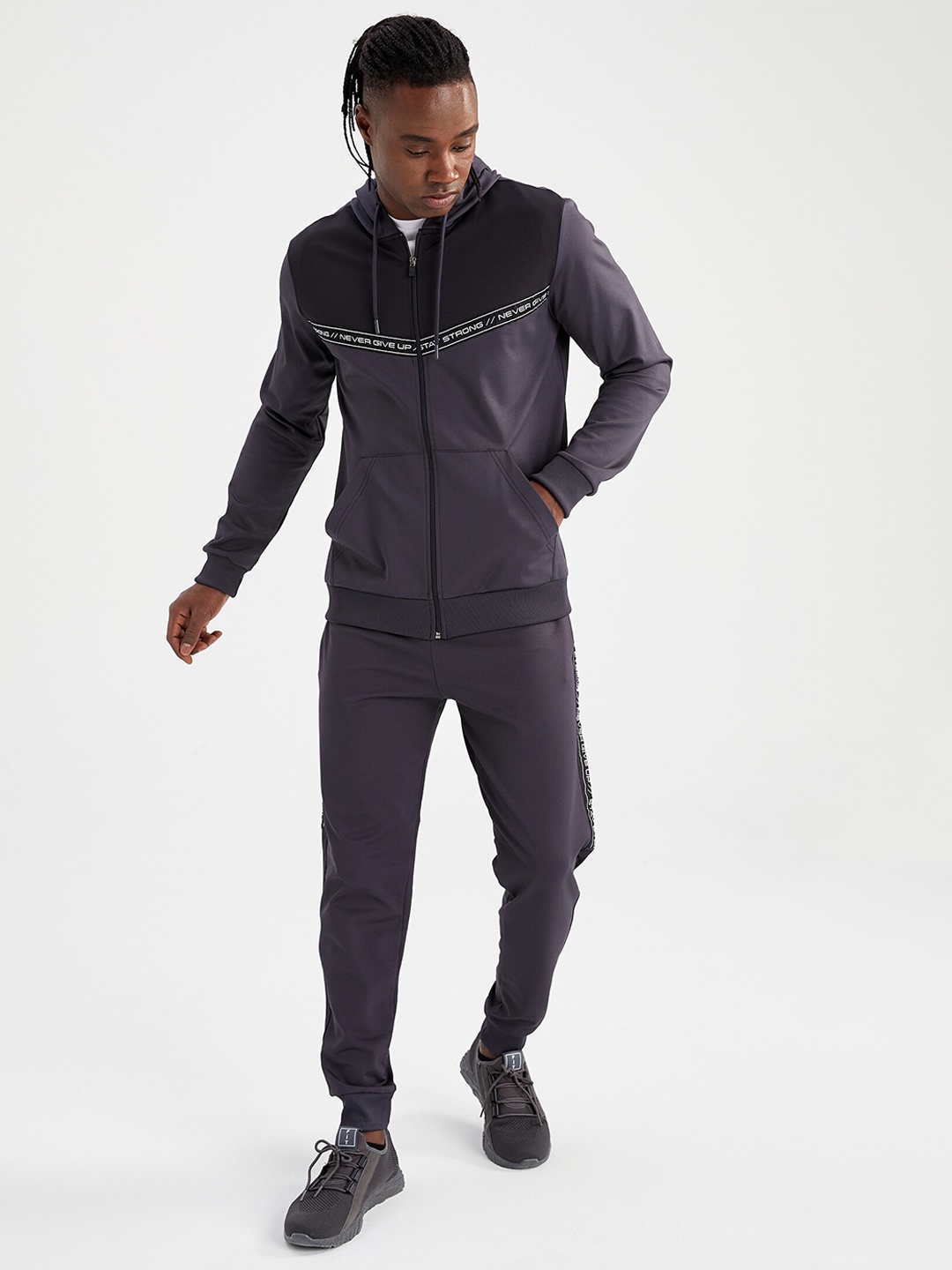 

DeFacto Men Mid Rise Joggers, Grey