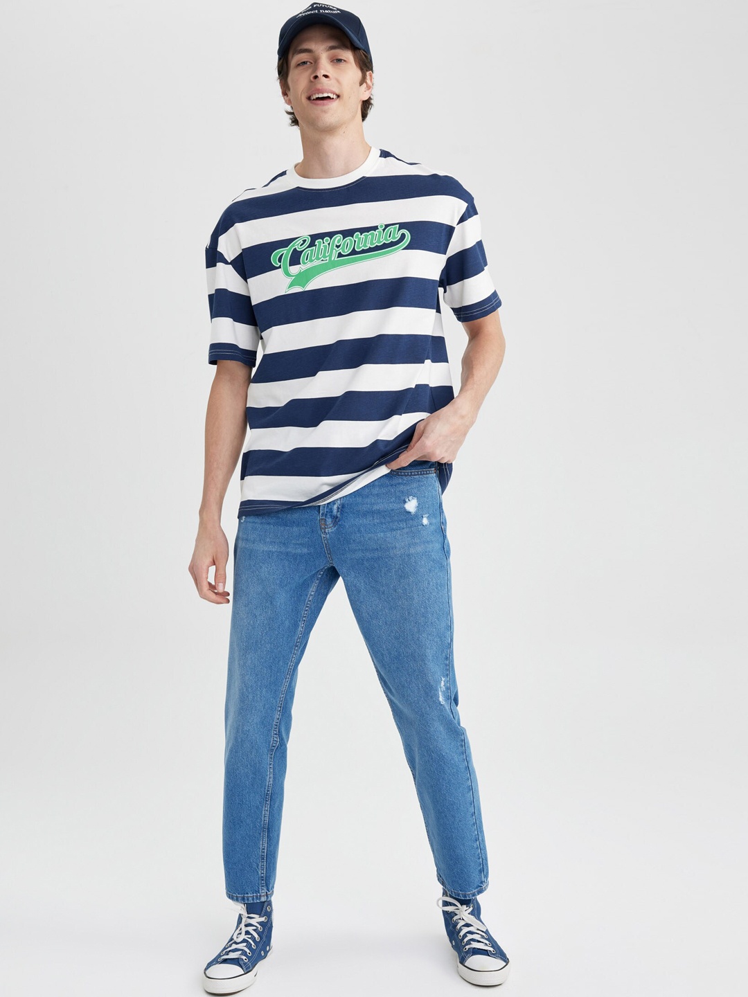 

DeFacto Men Regular Fit Mid Raise Ripped Cotton Jeans, Blue