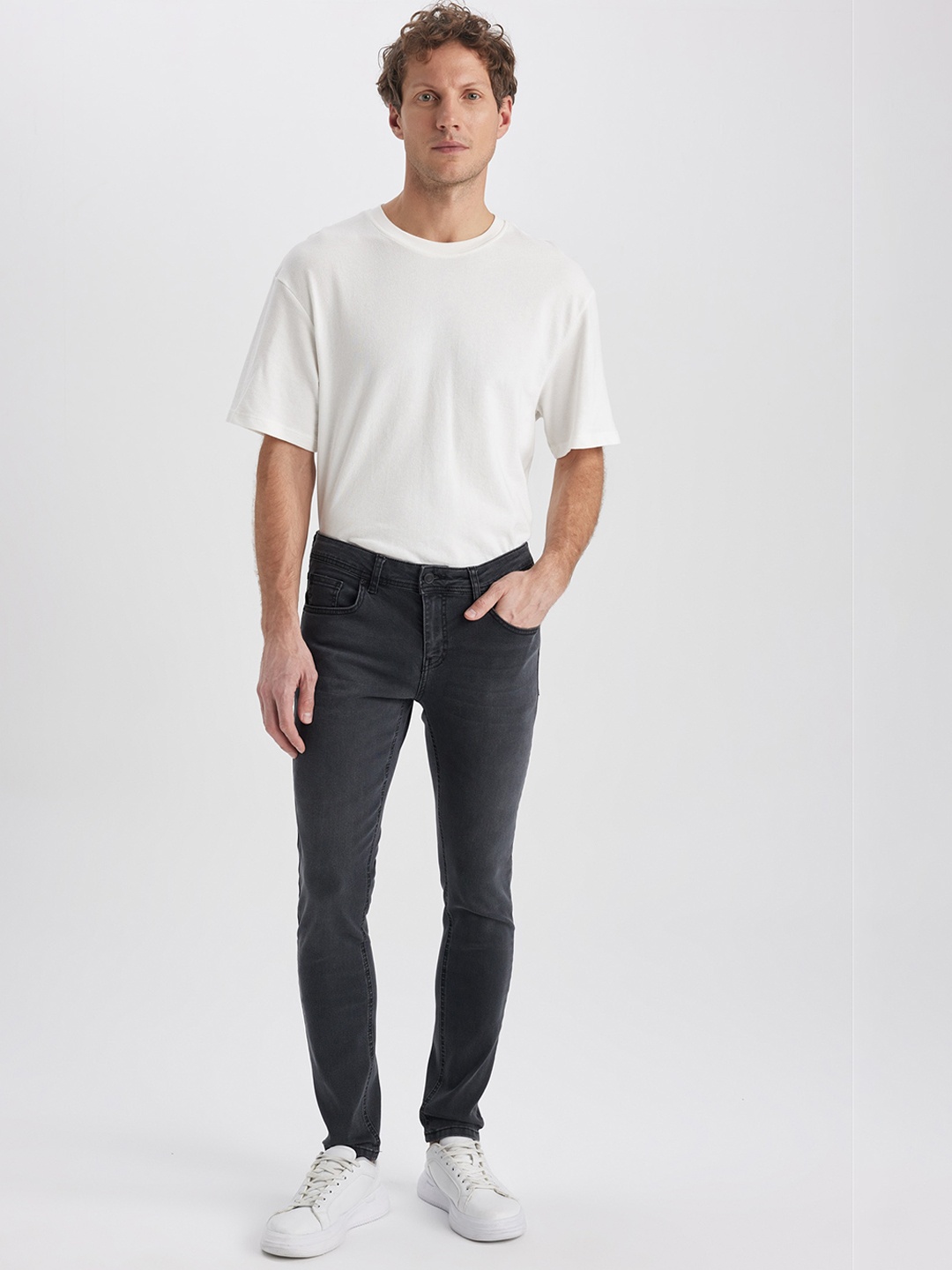 

DeFacto Men Regular Fit Mid Raise Joggers, Charcoal