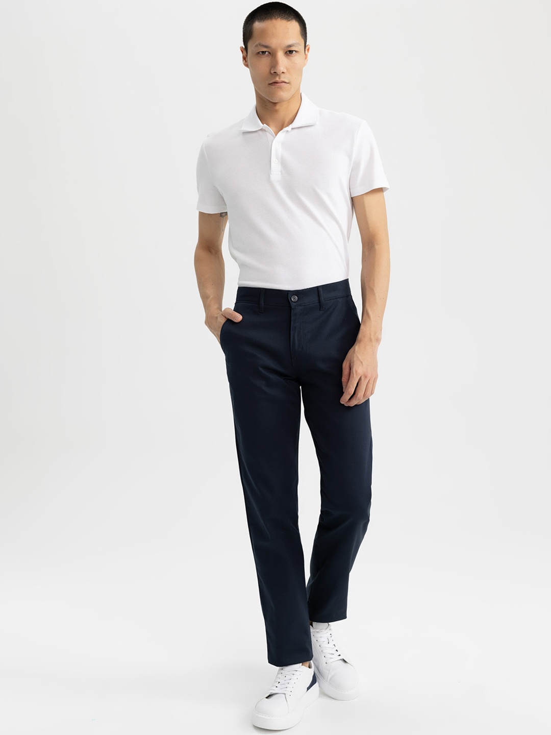 

DeFacto Men Mid Rise Cotton Trousers, Navy blue