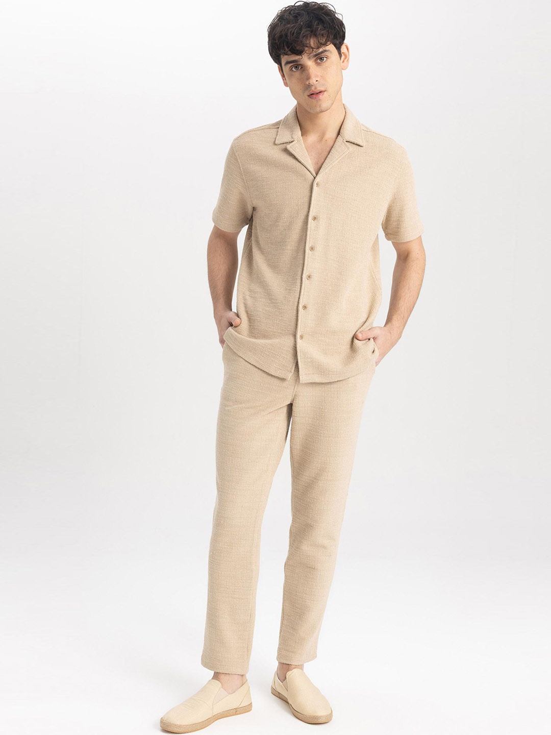 

DeFacto Men Mid-Rise Regular Trousers, Cream