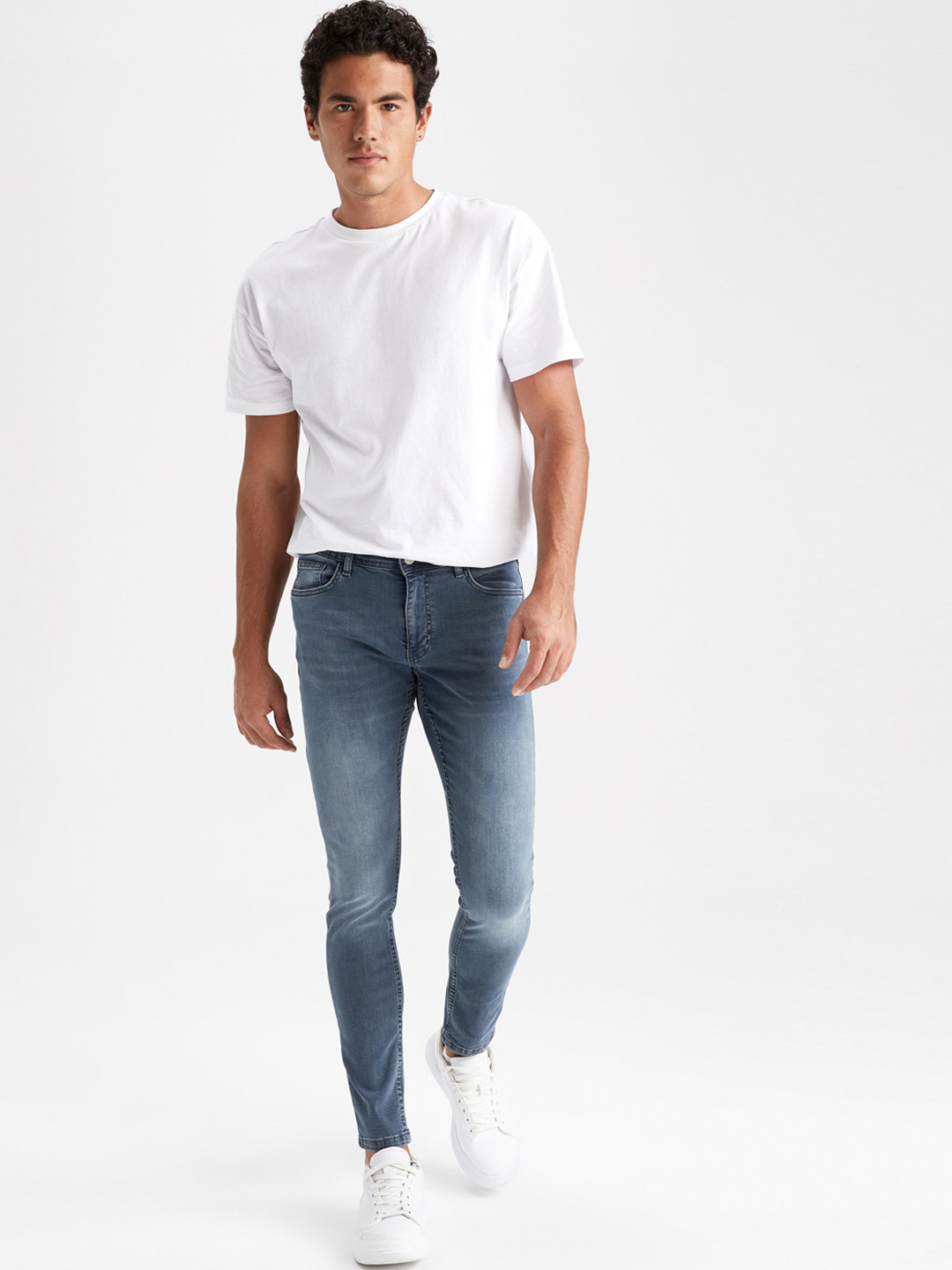 

DeFacto Men Light Fade Stretchable Jeans, Blue