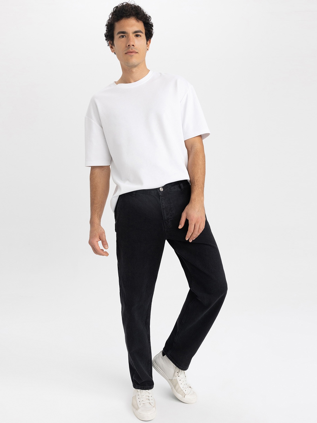 

DeFacto Men Mid-Rise Clean Look Pure Cotton Jeans, Black