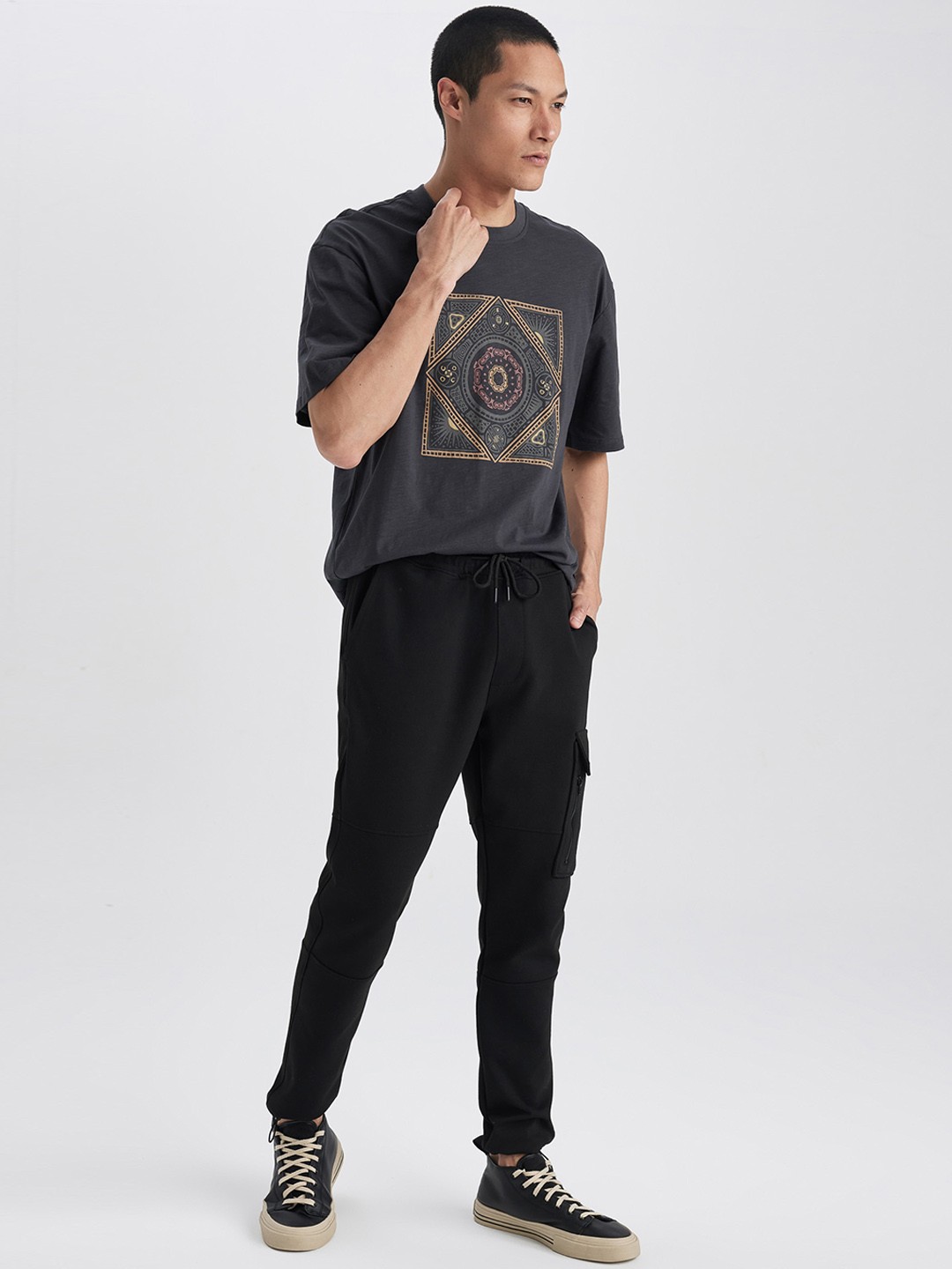 

DeFacto Men Mid-Rise Regular Fit Joggers Trousers, Black
