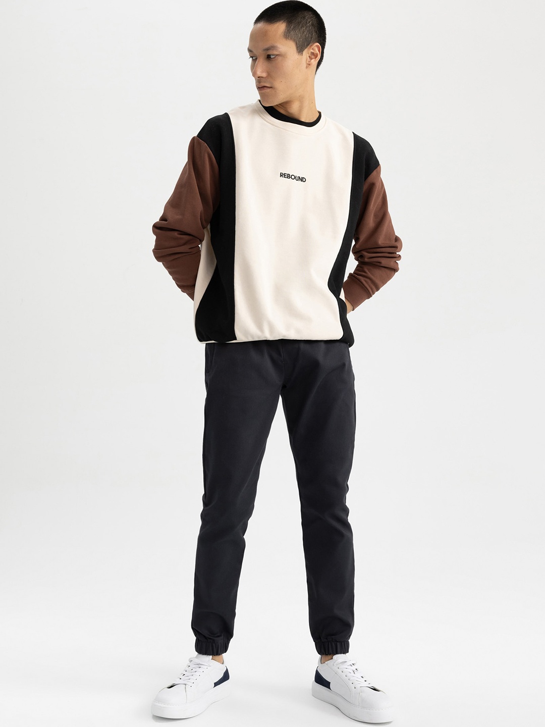

DeFacto Men Mid-Rise Casual Joggers, Black