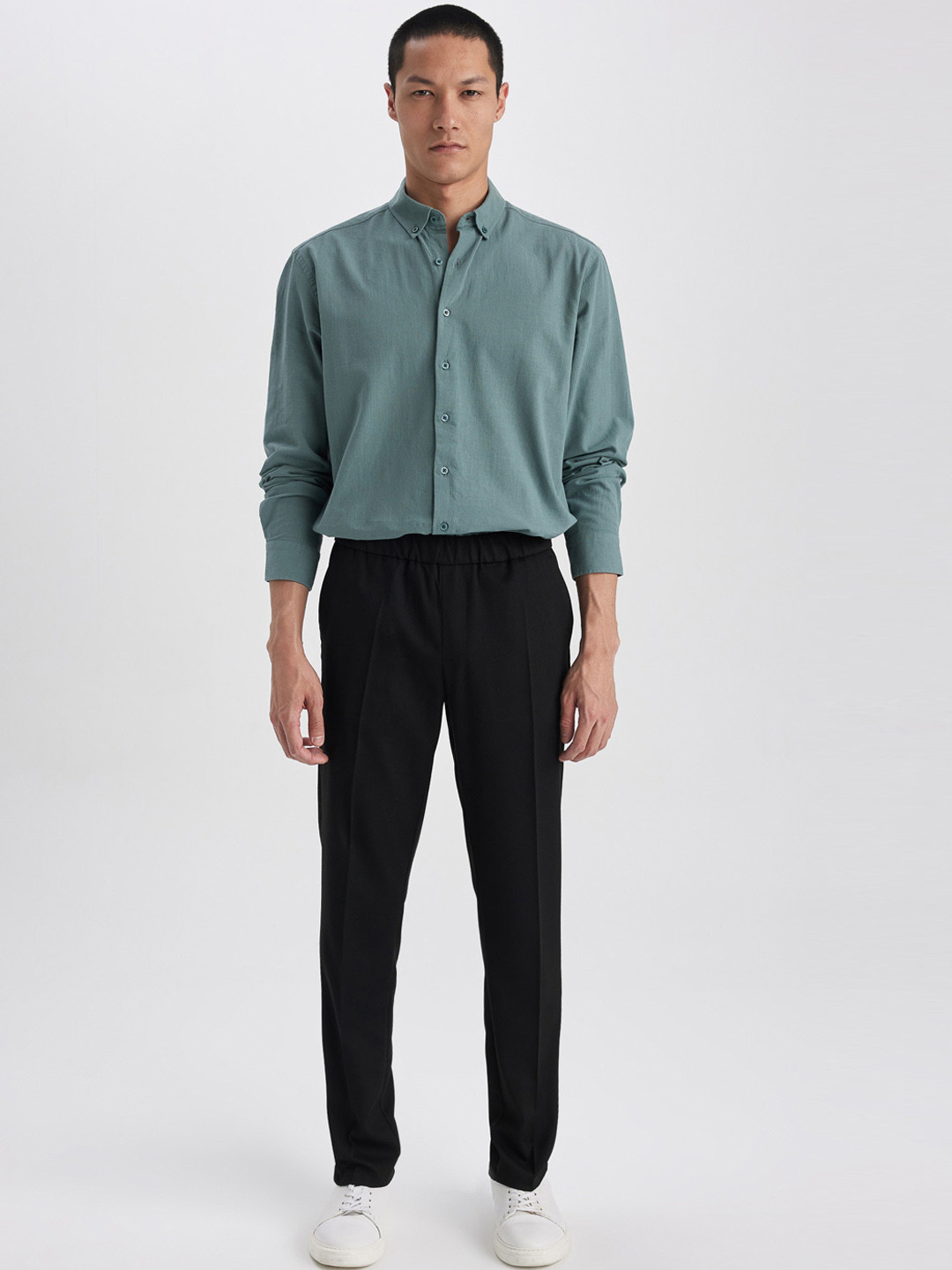 

DeFacto Men Mid Rise Trousers, Black