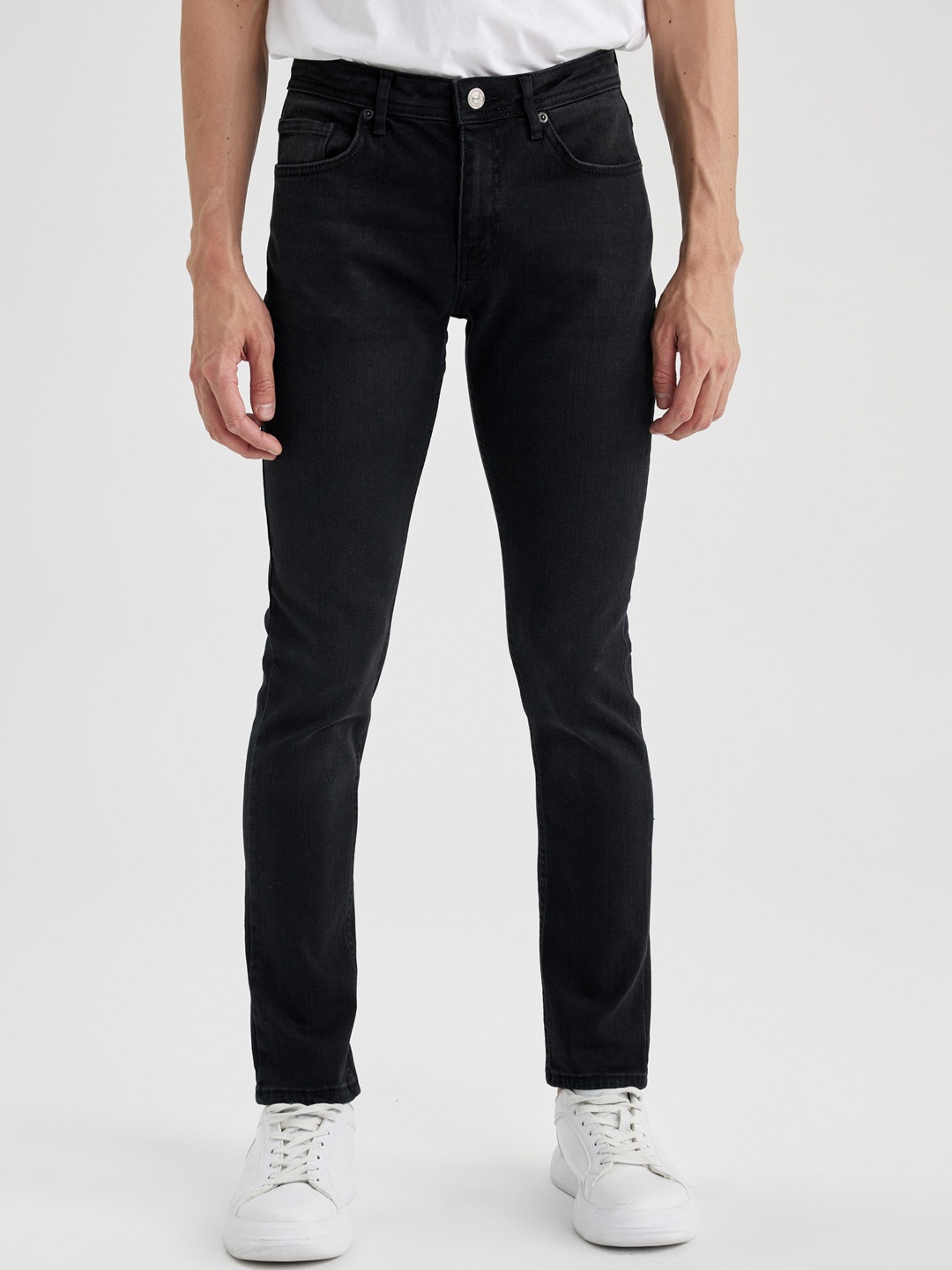 

DeFacto Men Skinny Fit Mid-Rise Clean Look Jeans, Black