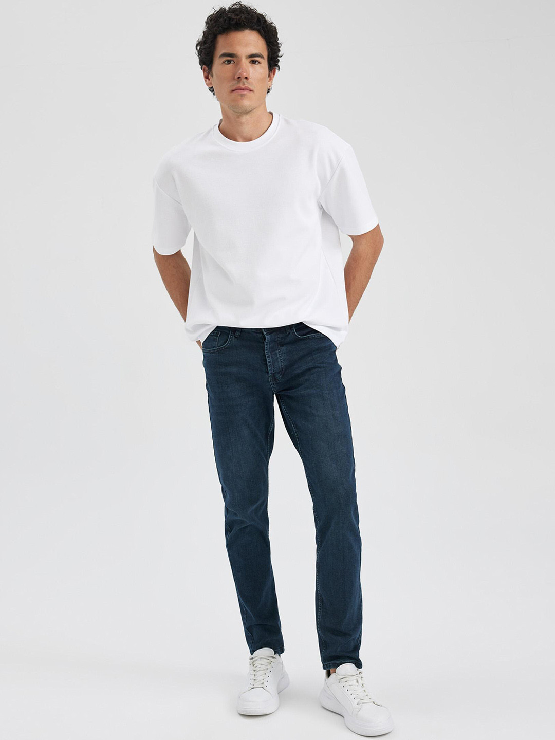 

DeFacto Men Slim Fit Light Fade Jeans, Blue