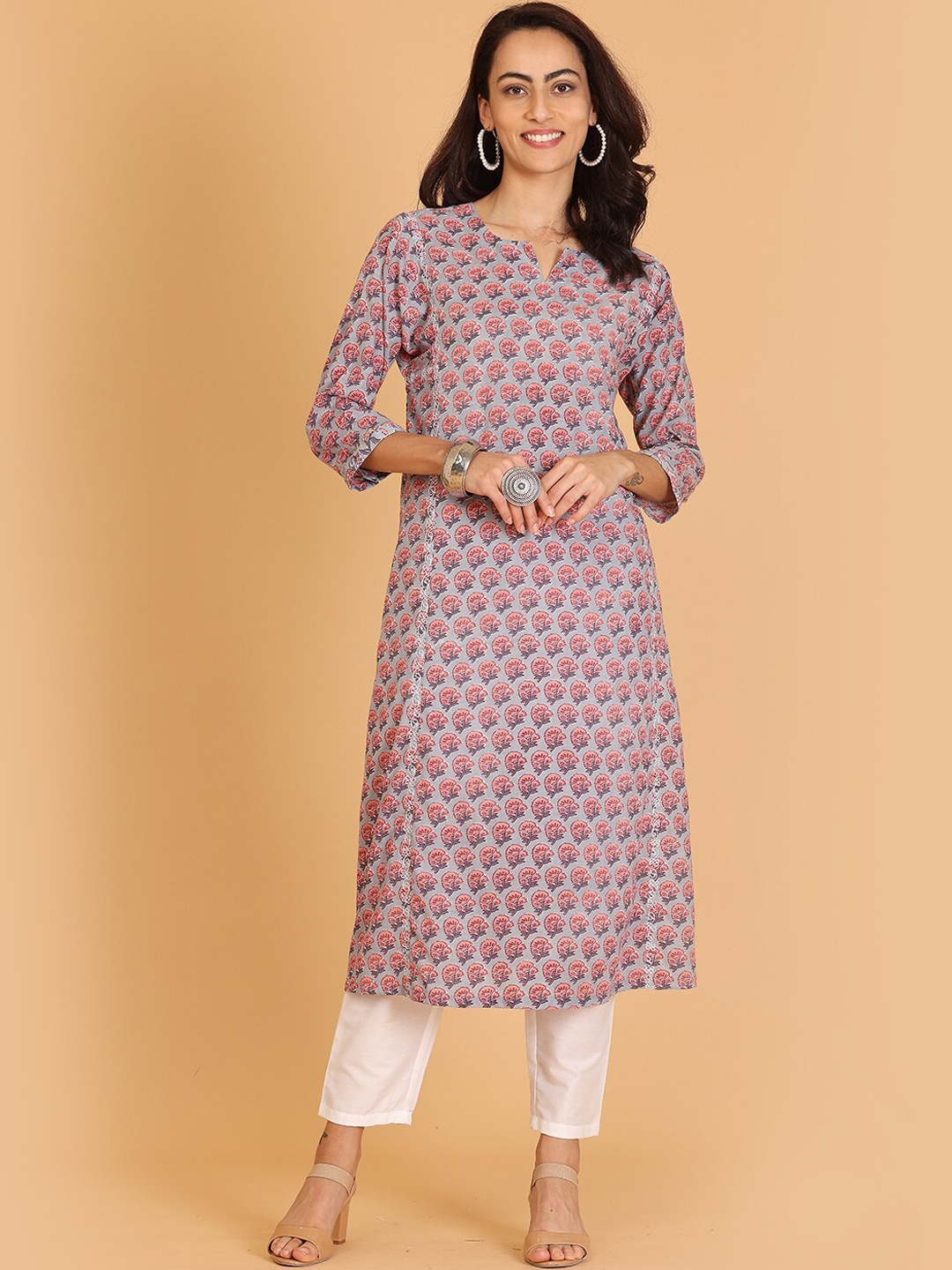 

KAANCHIE NANGGIA Floral Printed Gotta Patti Kurta with Trousers, Grey