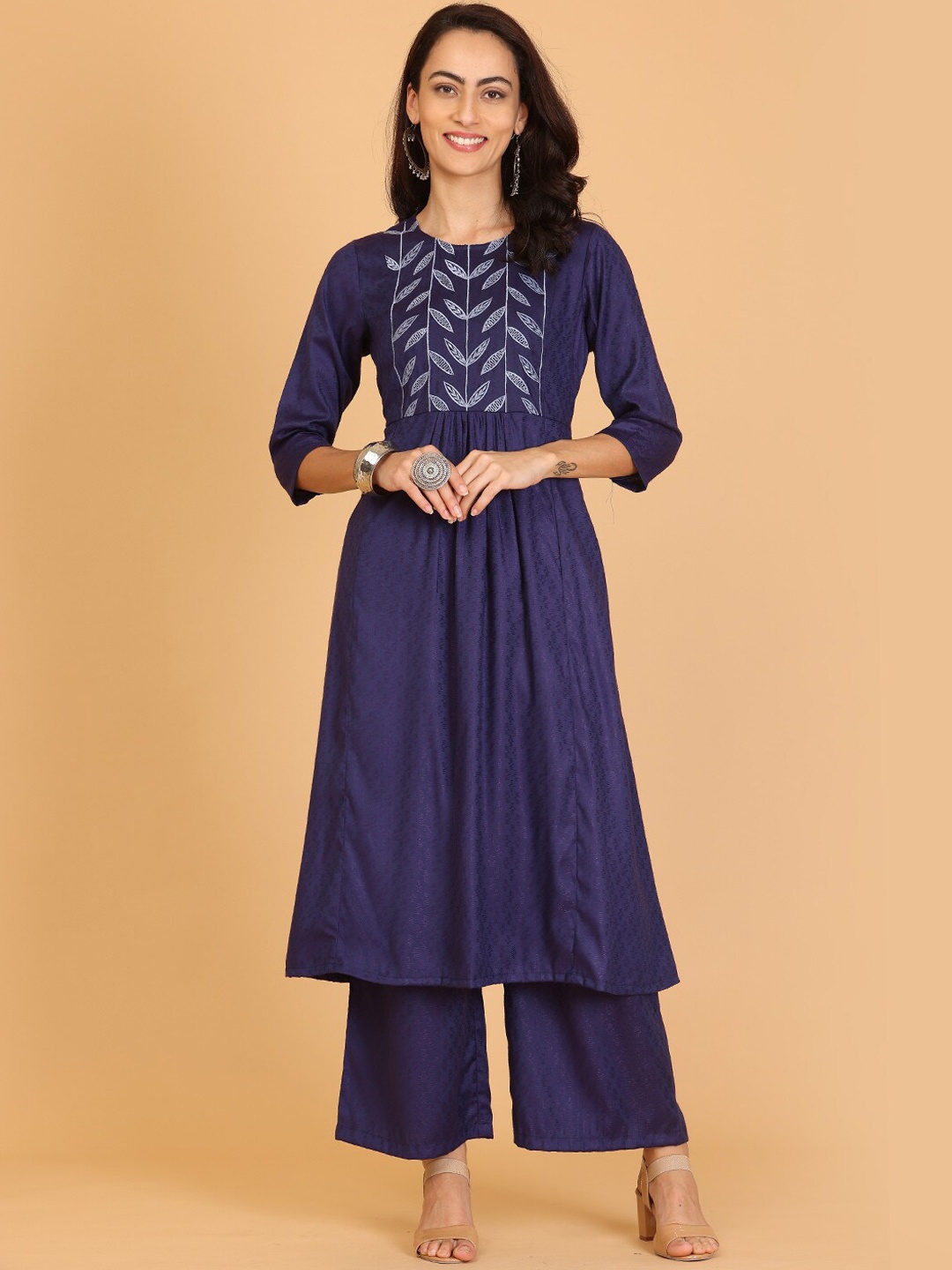 

KAANCHIE NANGGIA Floral Printed Straight Kurta with Palazzos, Blue