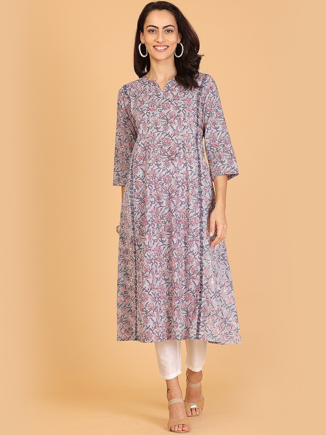 

KAANCHIE NANGGIA Floral Printed Thread Work Kurta with Trousers, Blue