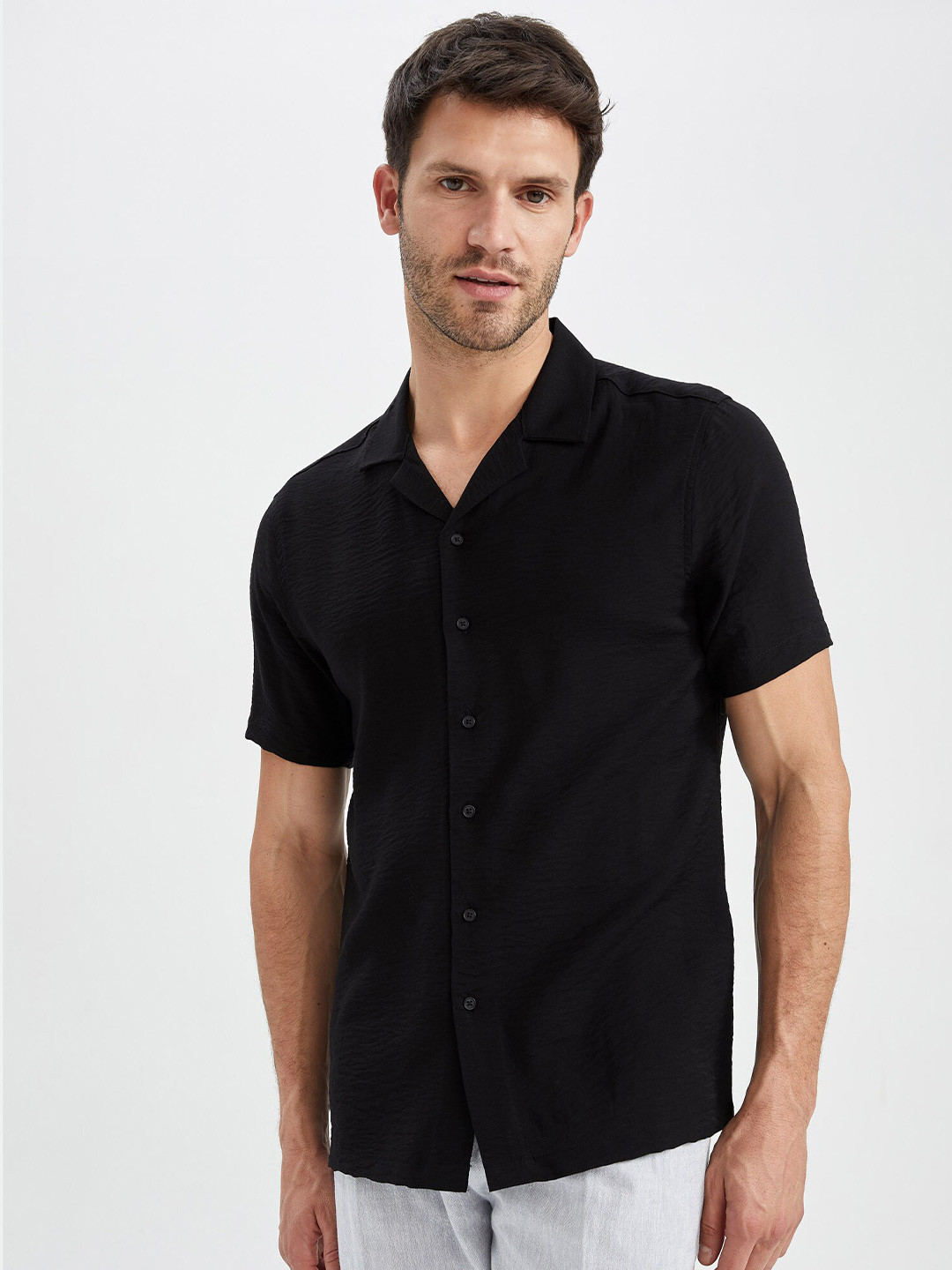 

DeFacto Men Lapel Collar Comfort Casual Shirt, Black