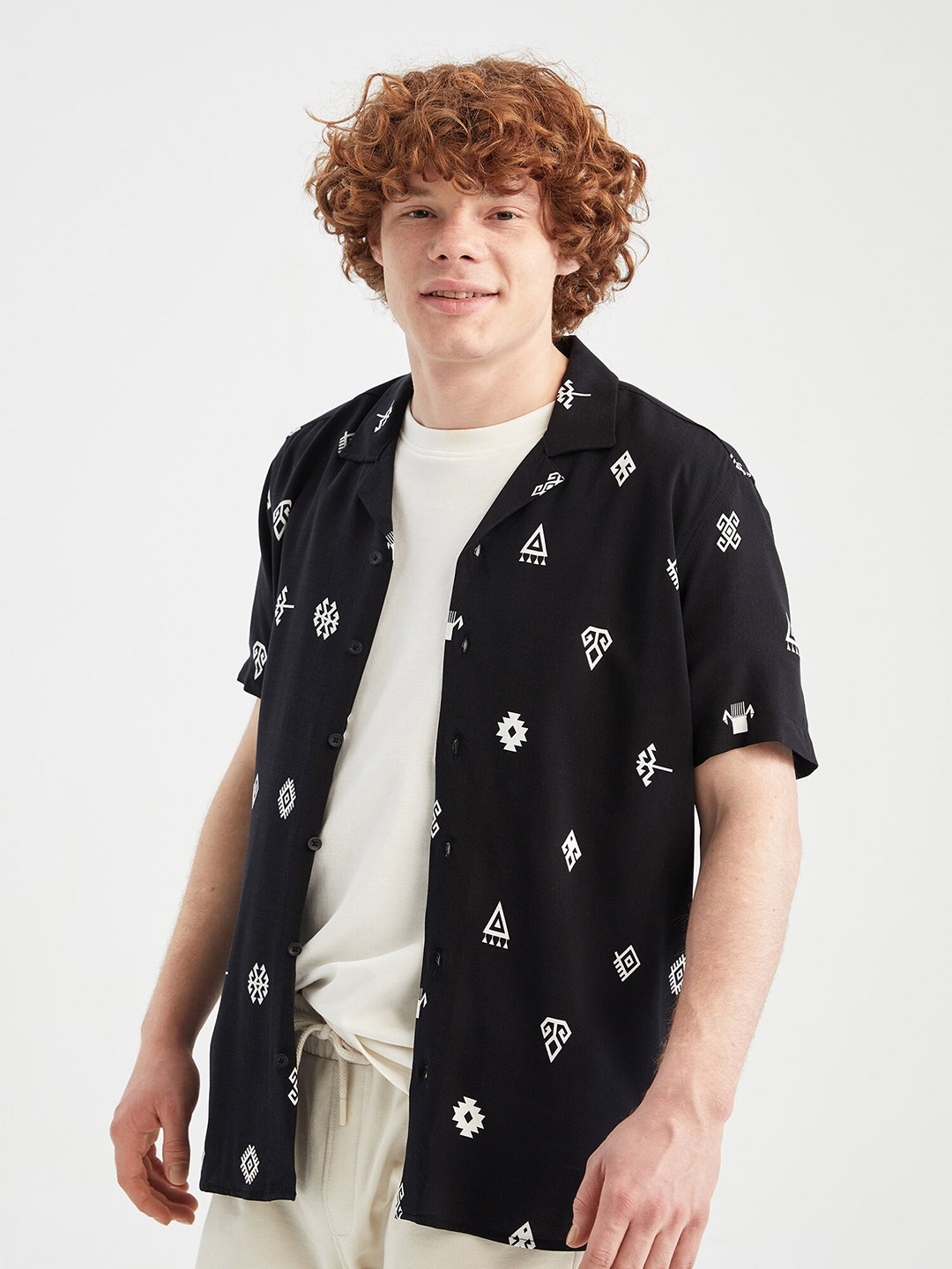 

DeFacto Ethnic Printed Printed Casual Shirt, Black