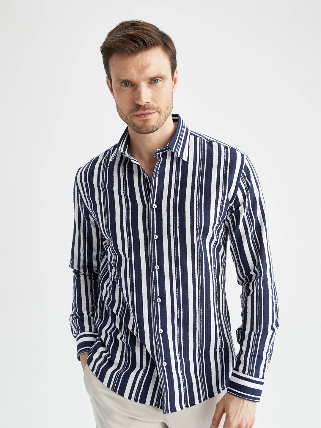 

DeFacto Men Striped Pure Cotton Casual Shirt, Black