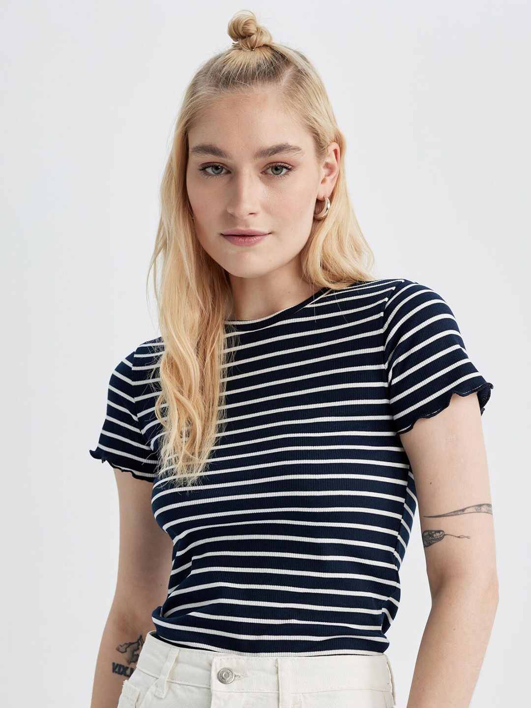 

DeFacto Striped Round Neck T-shirt, White