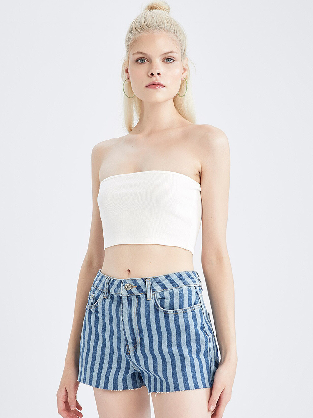 

DeFacto Women Striped Mid-Rise Pure Cotton Denim Shorts, Blue