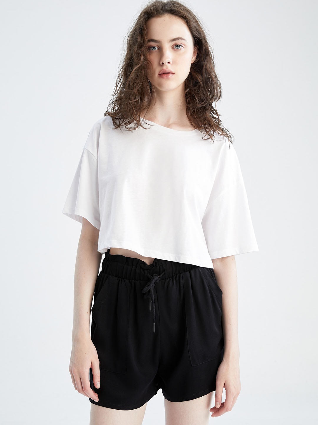 

DeFacto Women Mid-Rise Knee Length Casual Shorts, Black