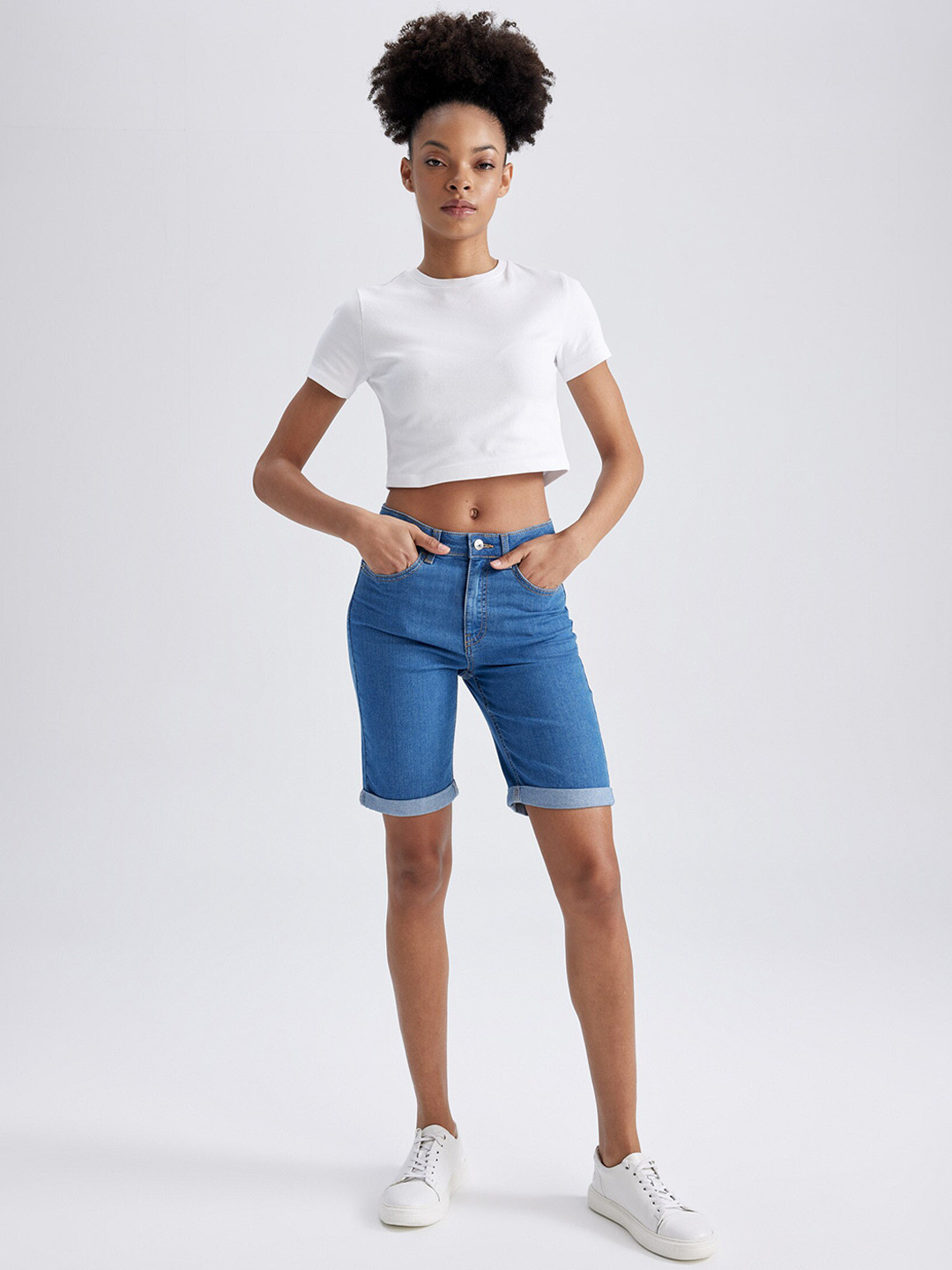 

DeFacto Women Mid-Rise Denim Shorts, Blue