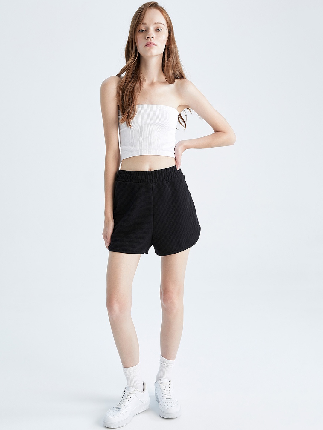 

DeFacto Women Mid Rise Shorts, Black