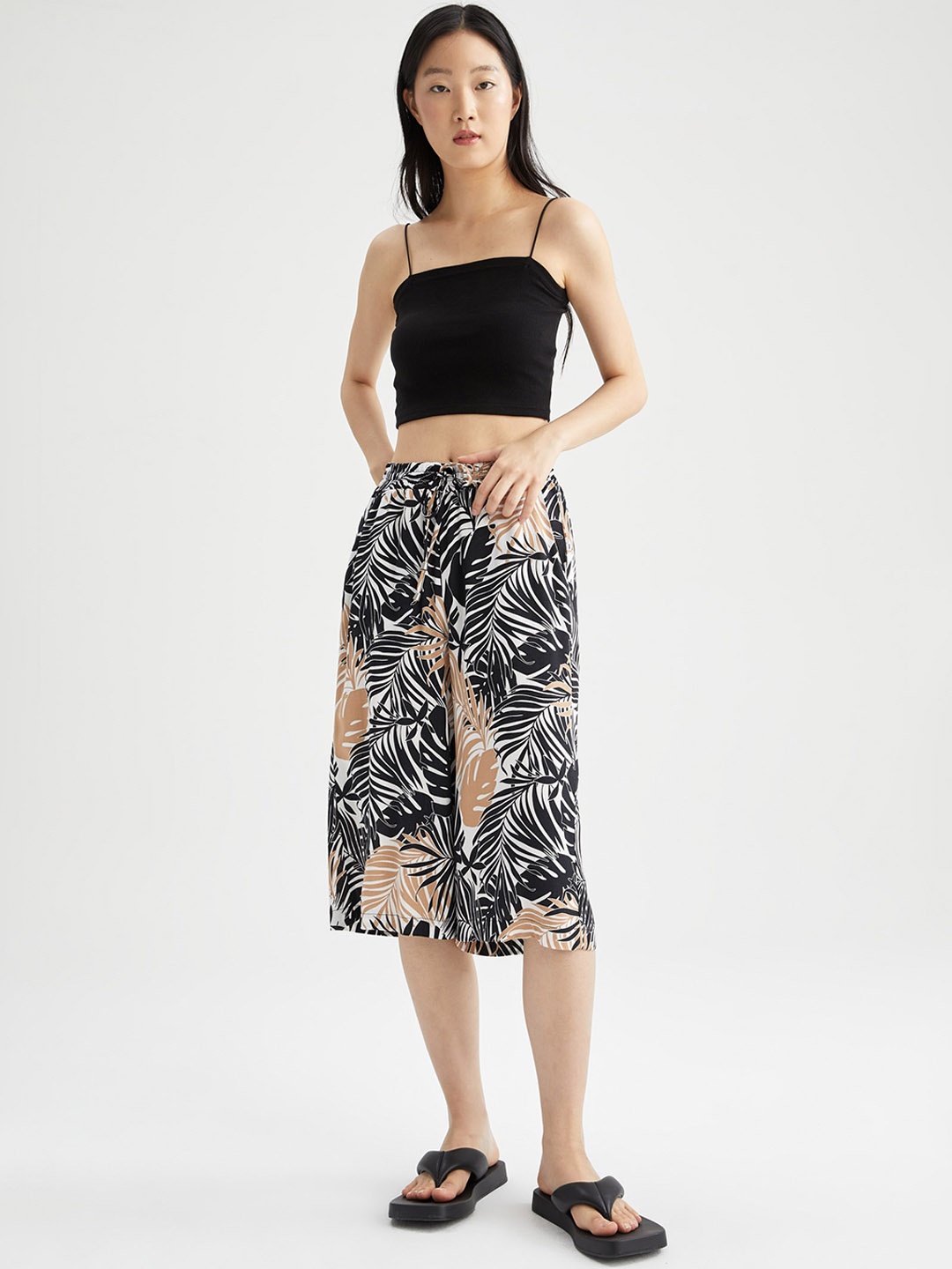 

DeFacto Women Floral Printed Straight Three-Fourth Lounge Pant, Na