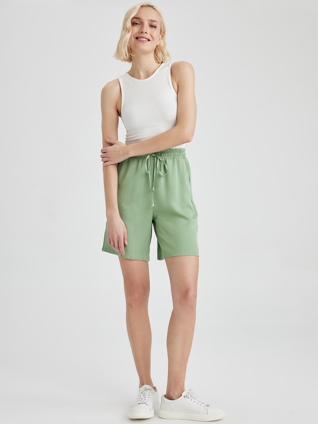 

DeFacto Women Mid Rise Drawstring Shorts, Green