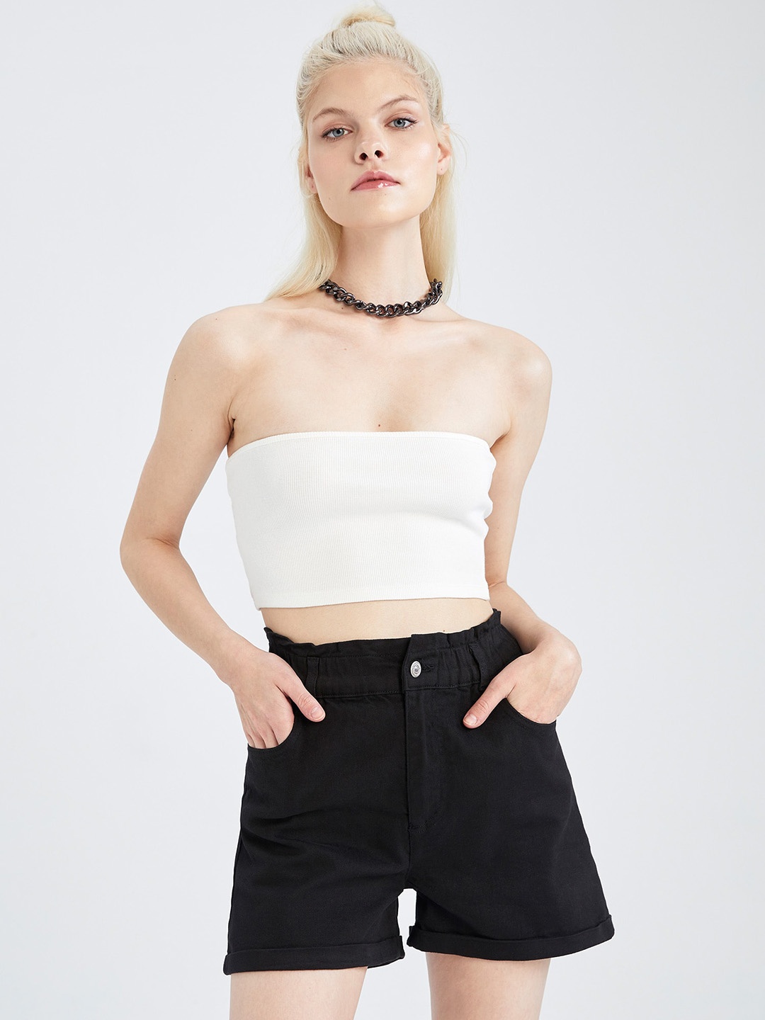 

DeFacto Women Mid-Rise Casual Cotton Shorts, Black