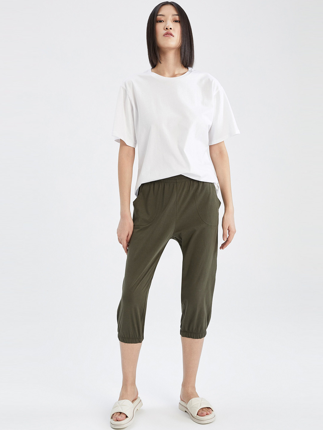 

DeFacto Women Mid Rise Capris, Olive