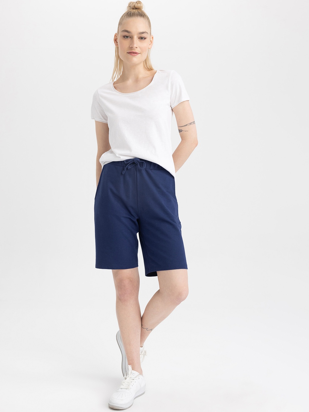 

DeFacto Women Mid Raise Cotton Shorts, Navy blue