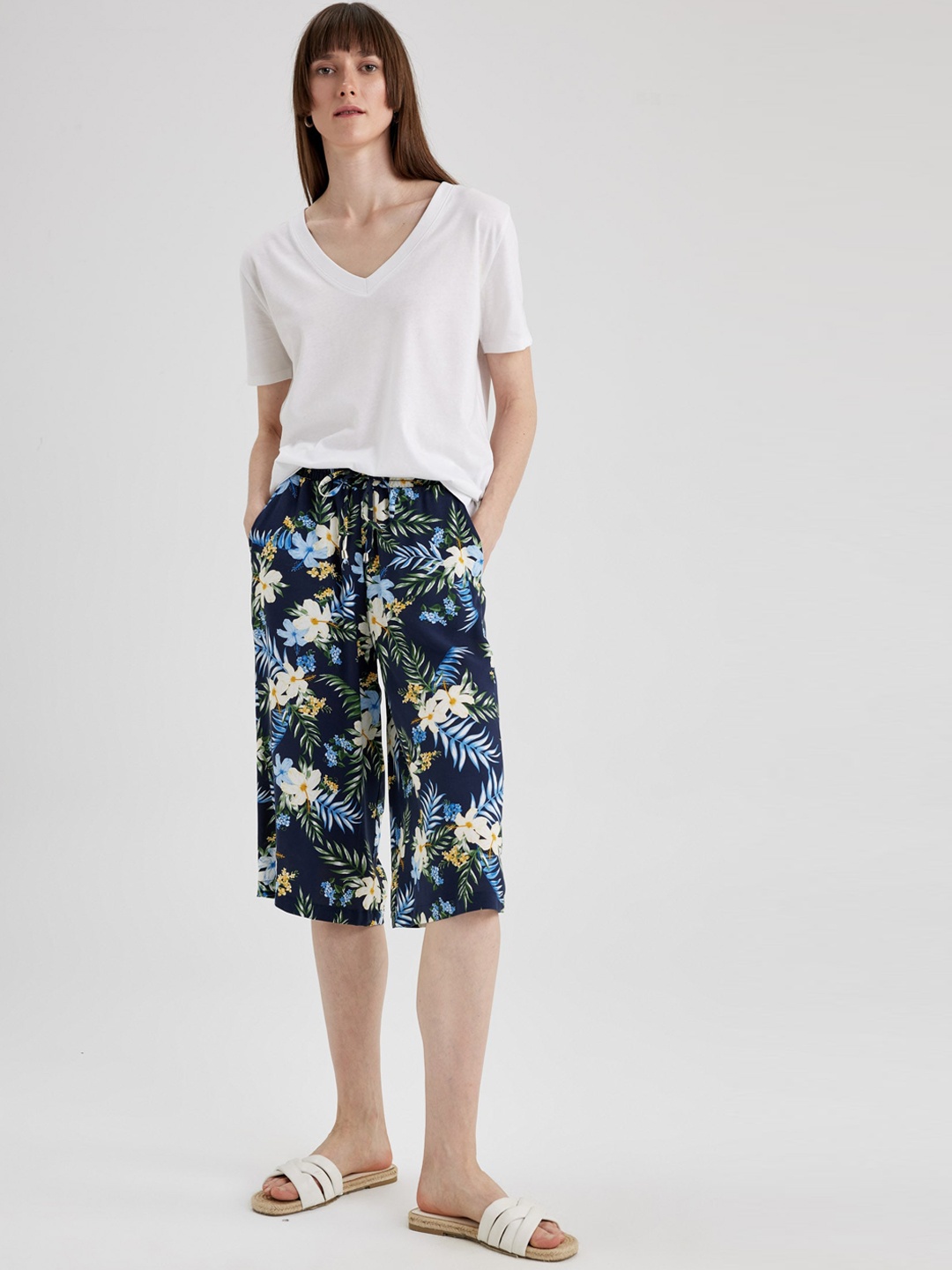 DeFacto Women Printed Mid-Rise Capris, Navy blue