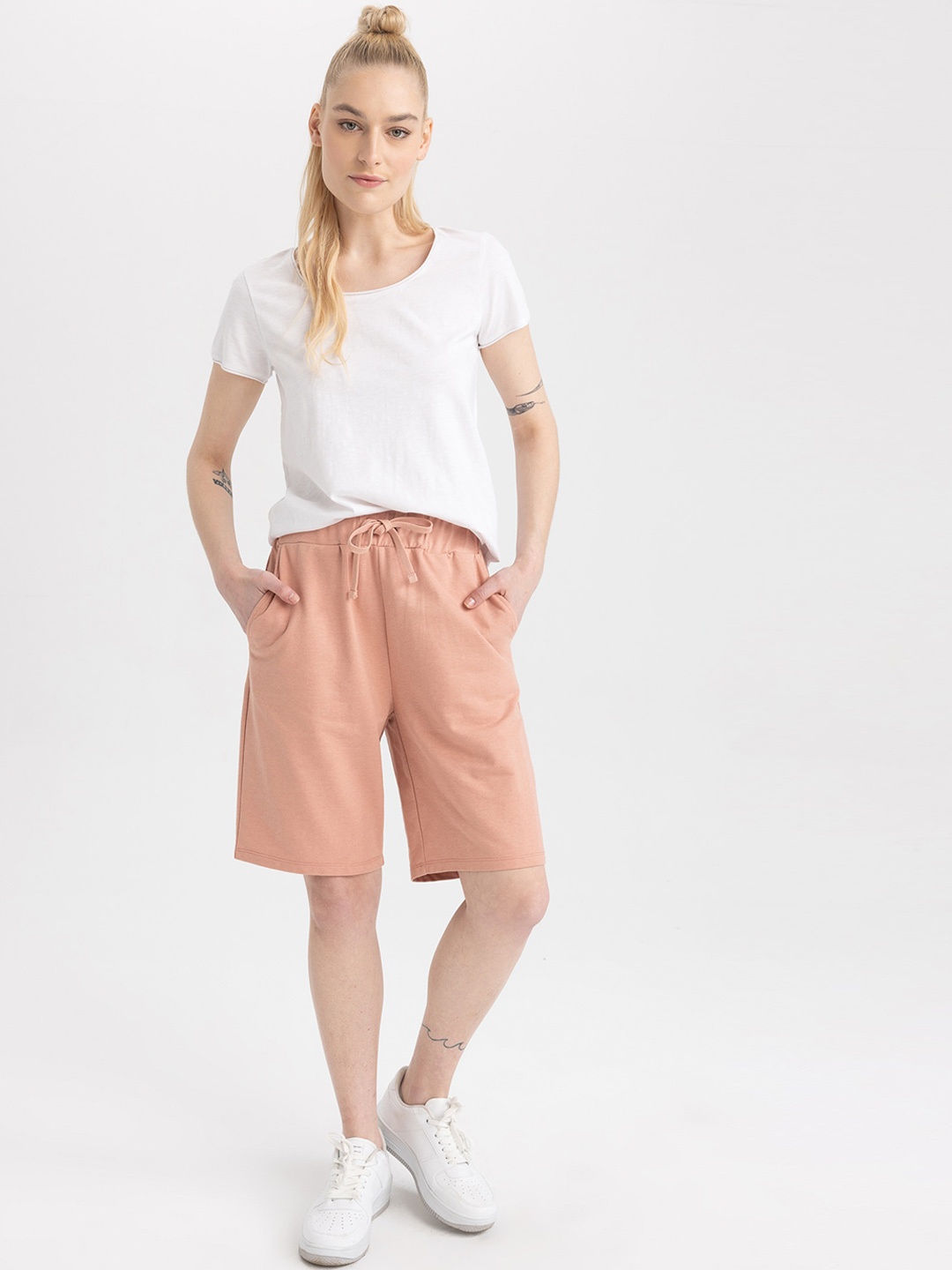 

DeFacto Women Mid-Rise Shorts, Peach