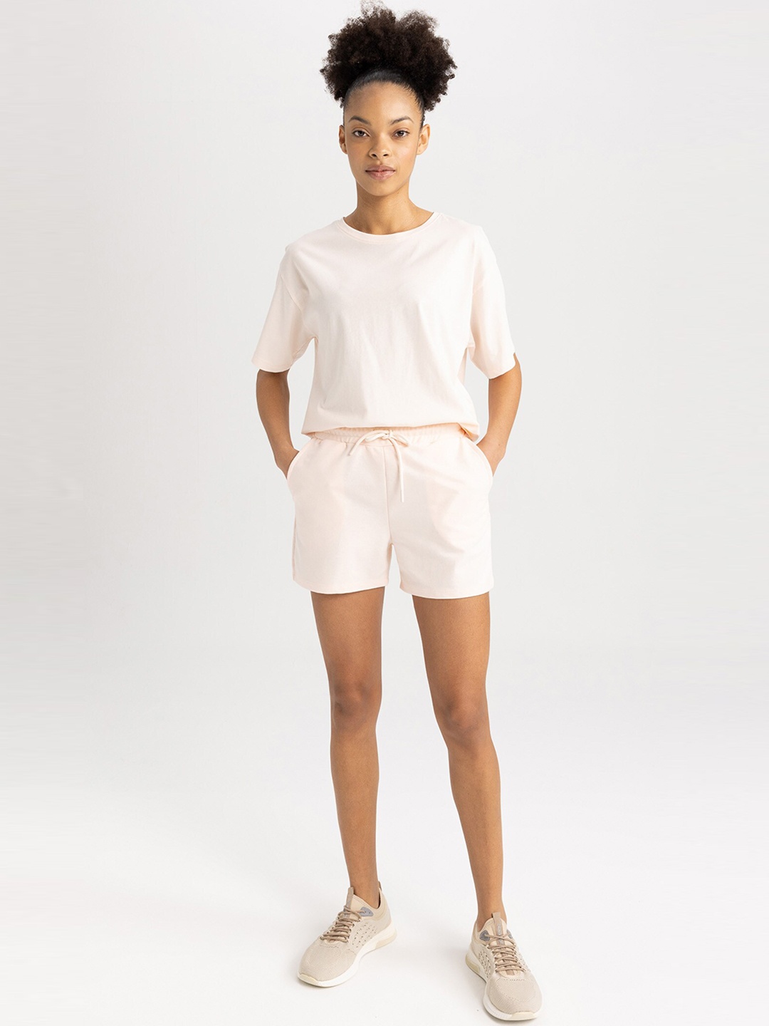 

DeFacto Women Regular Shorts, Pink