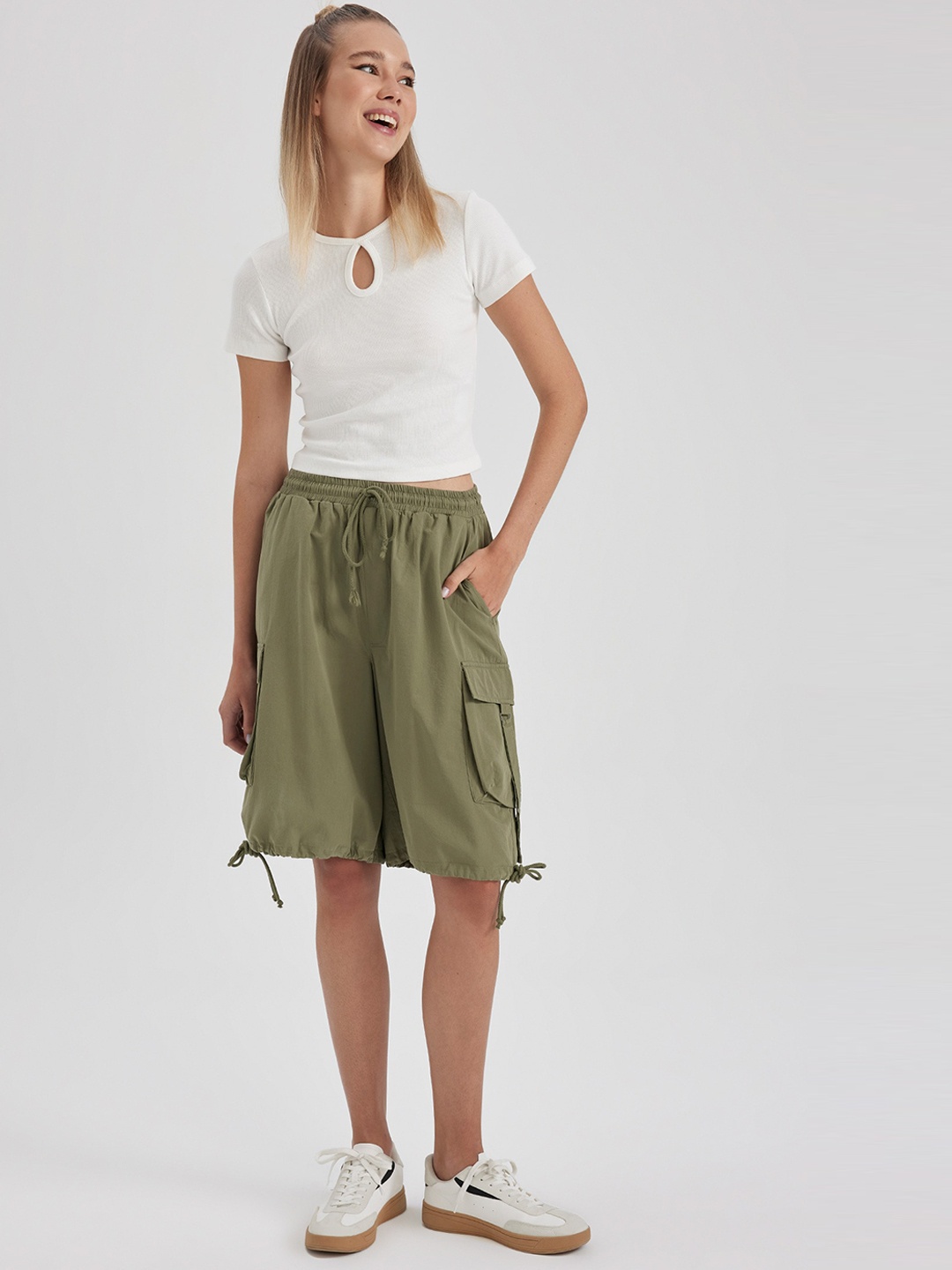 

DeFacto Women Mid Rise Pure Cotton Shorts, Olive