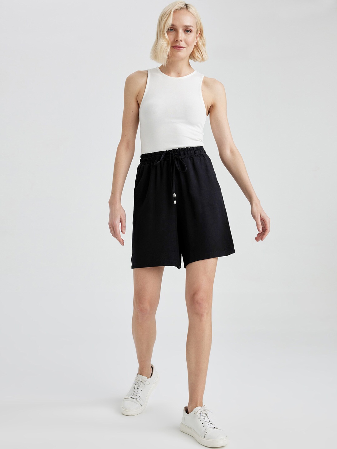 

DeFacto Women Mid Rise Drawstring Shorts, Black