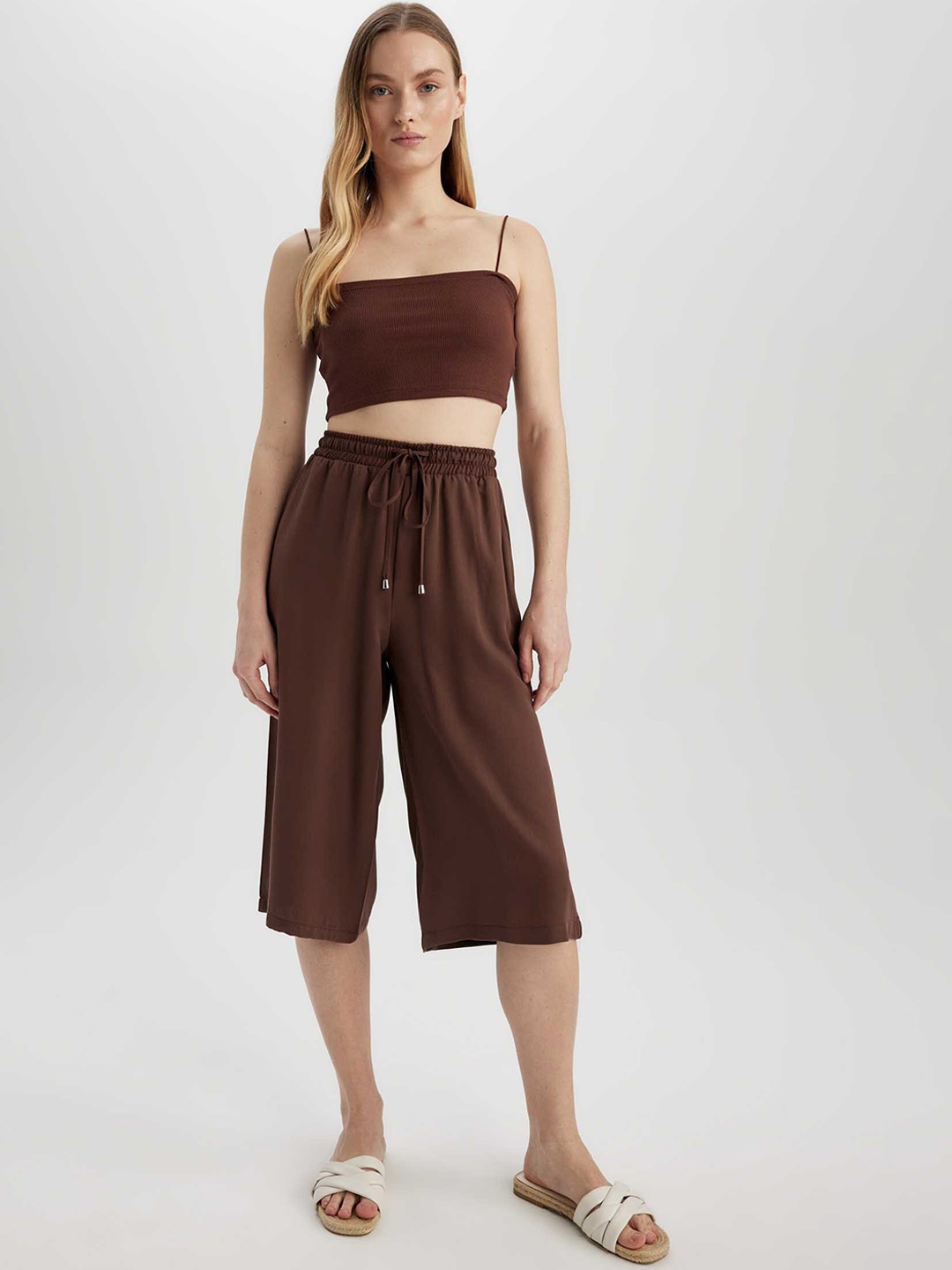 

DeFacto Women High-Rise Shorts, Coffee brown