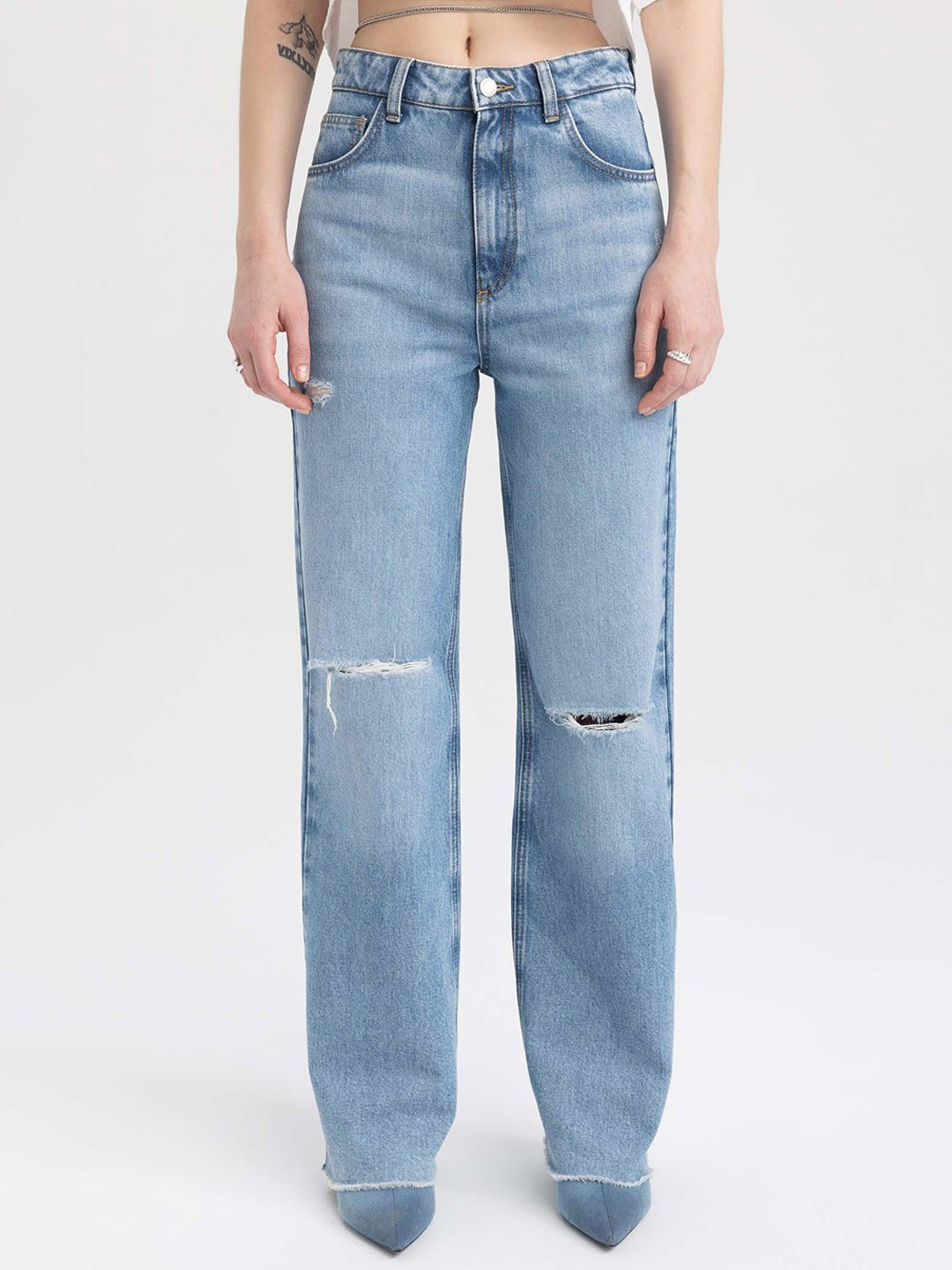 

DeFacto Women Heavy Fade Slash Knee Bootcut Jeans, Blue
