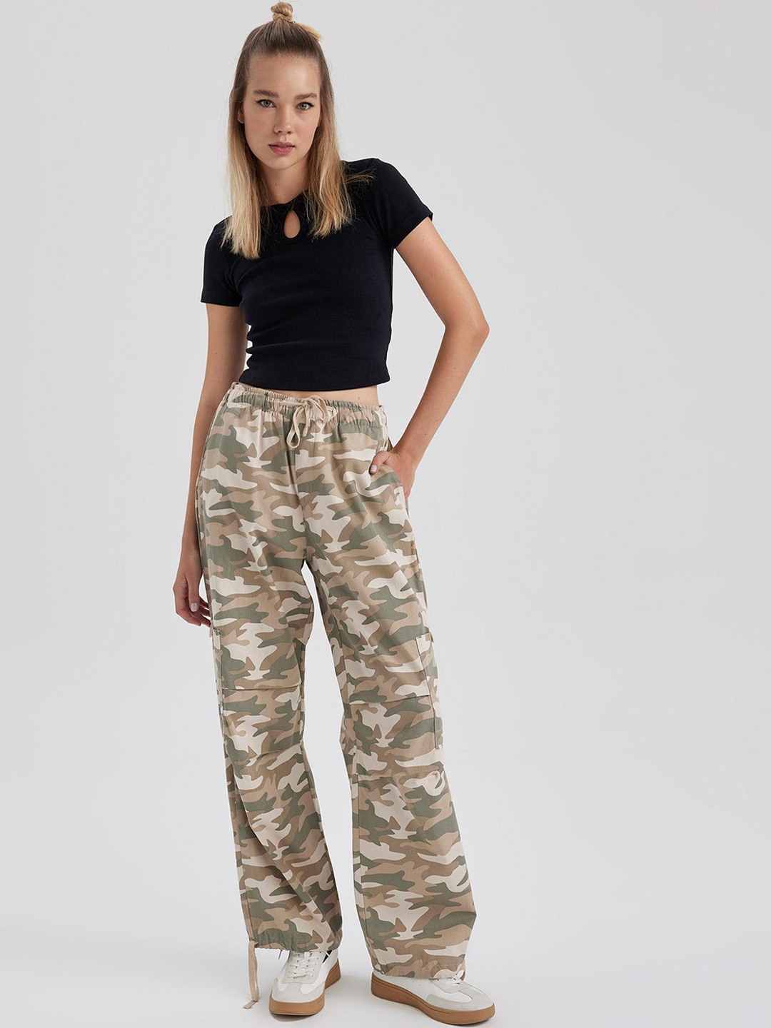 

DeFacto Women Camouflage Printed Pure Cotton Cargos Trousers, Beige