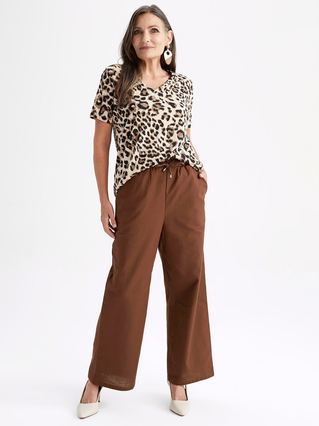 

DeFacto Women Mid Rise Pure Cotton Trousers, Brown