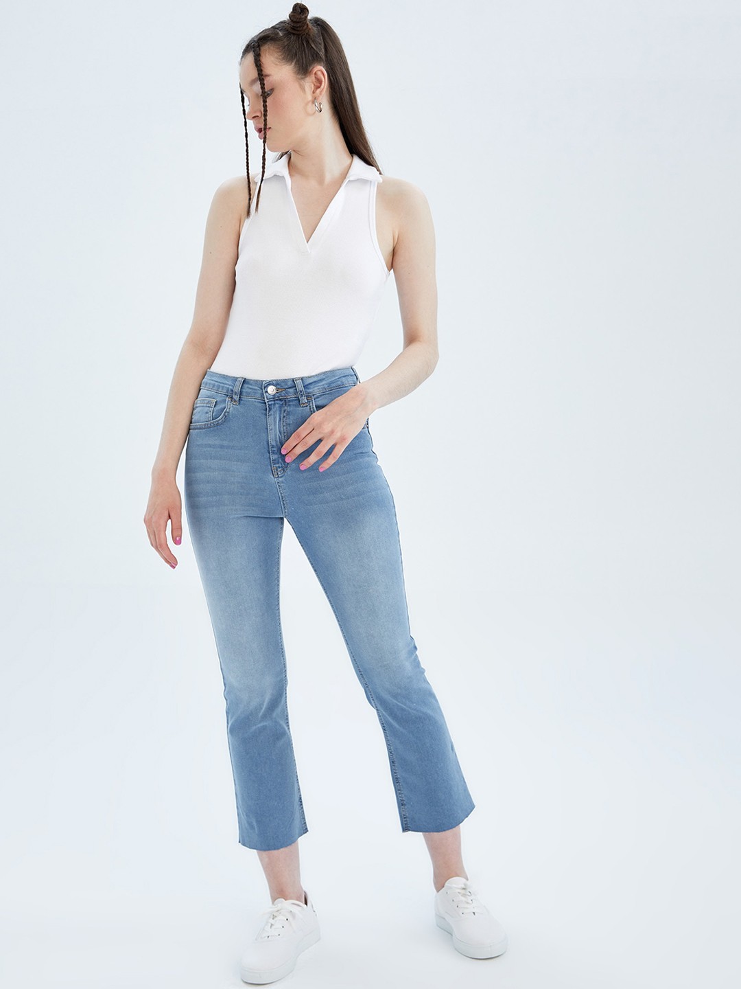 

DeFacto Women Mid-Rise Light Fade Stretchable Jeans, Blue