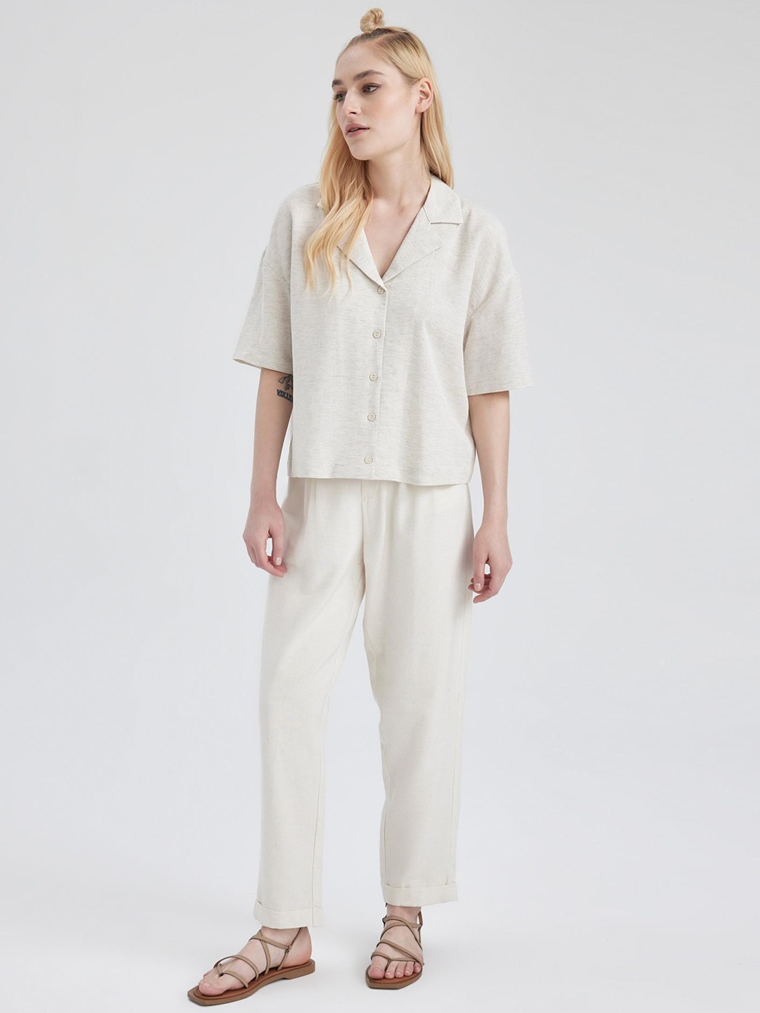 

DeFacto Women Mid Rise Pleated Trousers, White