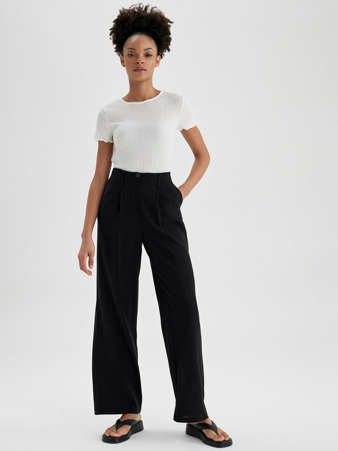 

DeFacto Women Pleated Mid Rise Parallel Trousers, Na