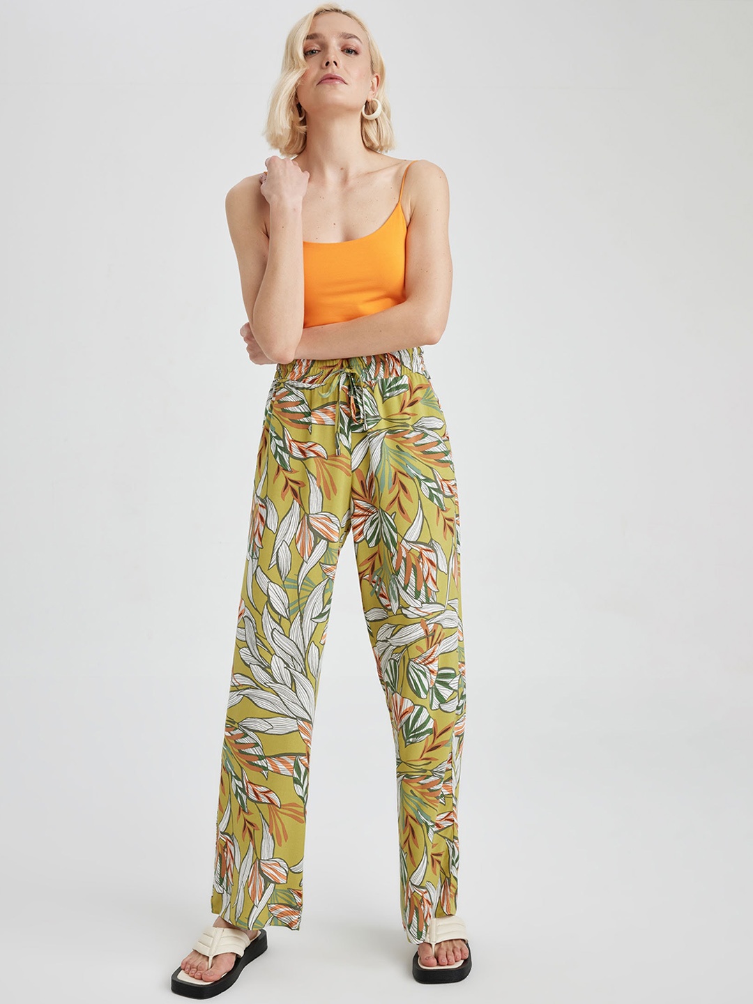 

DeFacto Women Floral Printed Parallel Trousers, Mustard