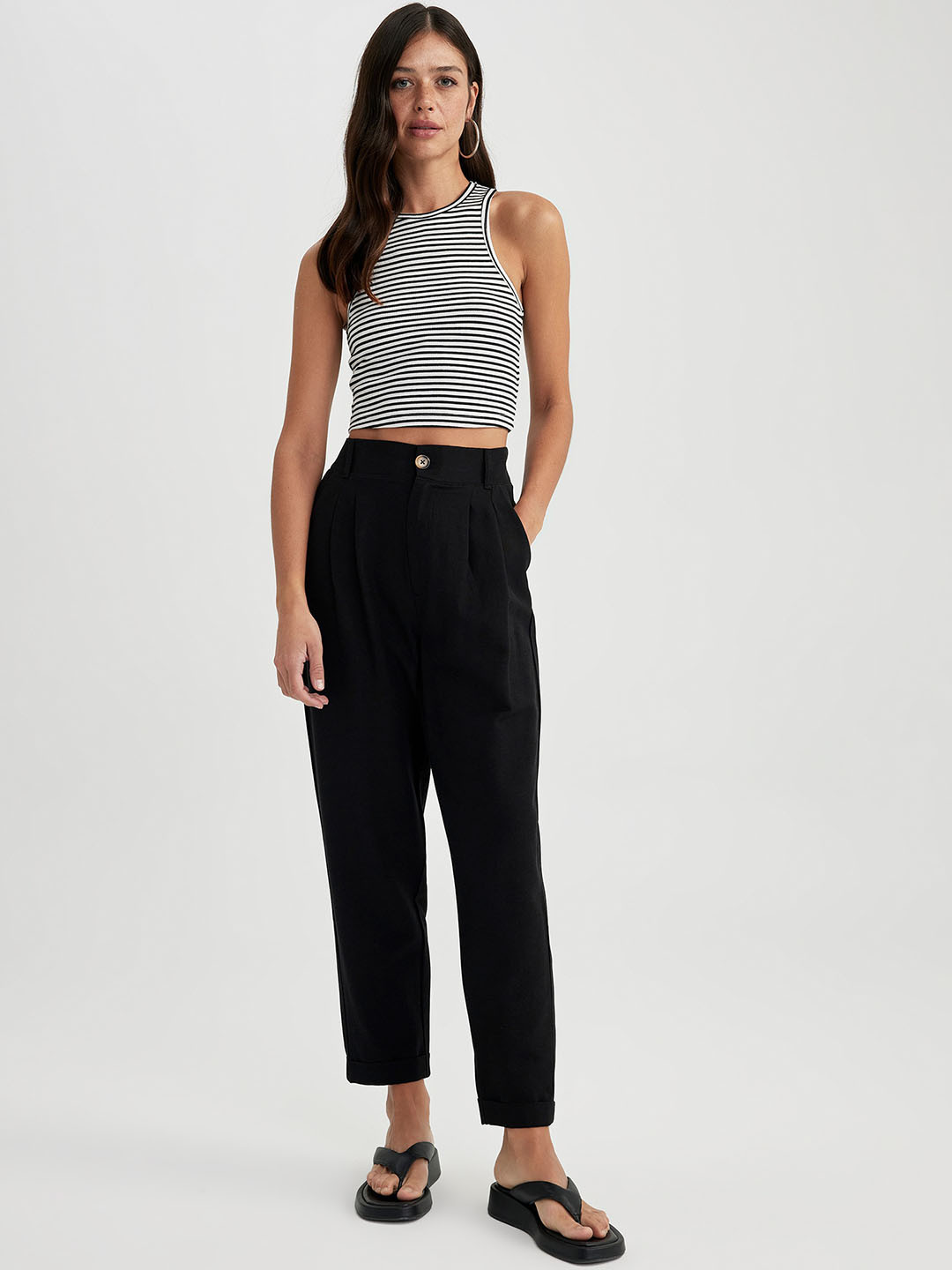 

DeFacto Women Mid-Rise Pleated Trousers, Black