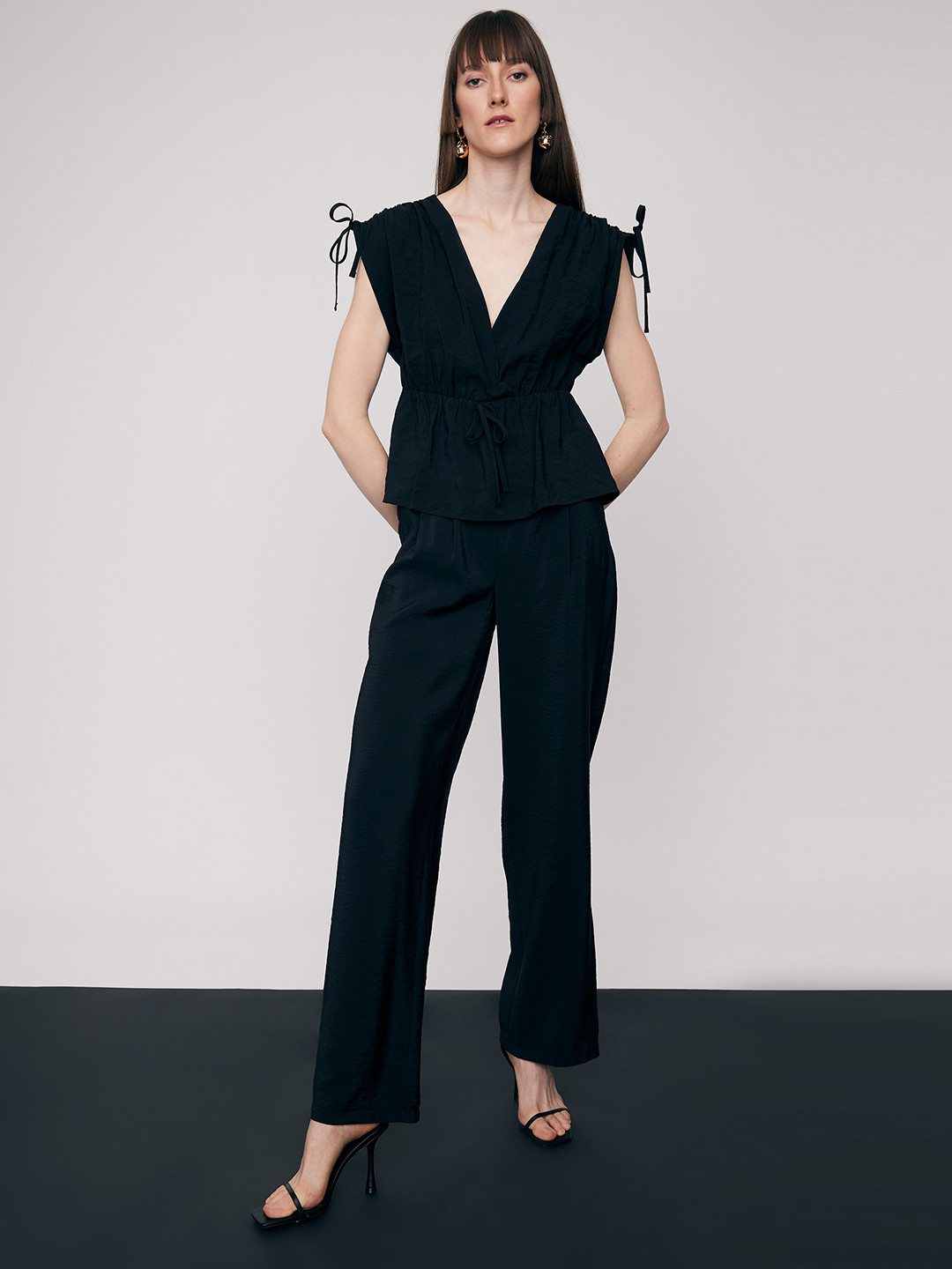 

DeFacto Women Mid-Rise Pleated Trousers, Navy blue