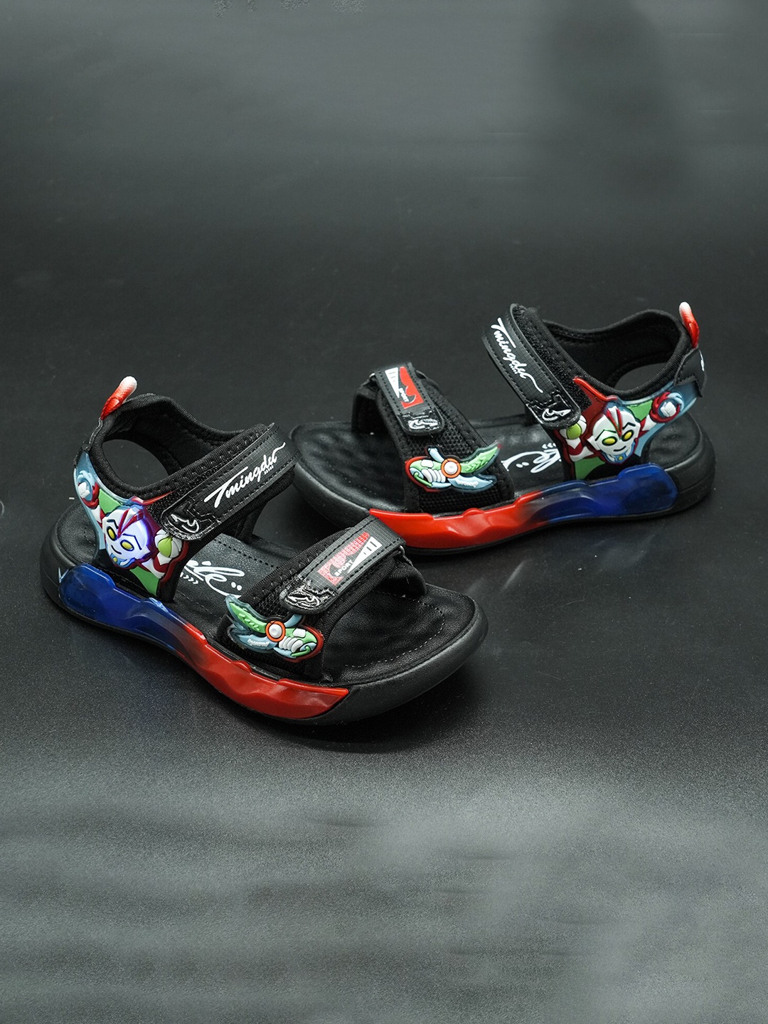 

FEETWELL SHOES Boys Printed Sports Sandals, Black