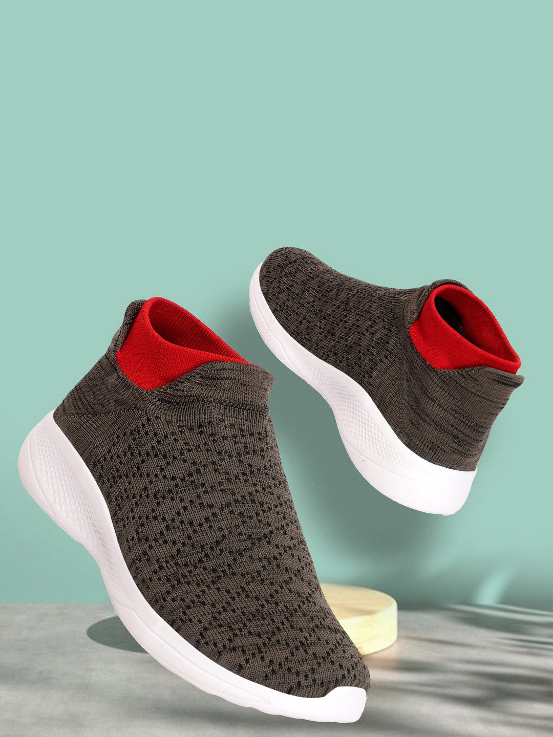 

HRX by Hrithik Roshan Men Woven Design Lightweight Walking Shoes, Grey
