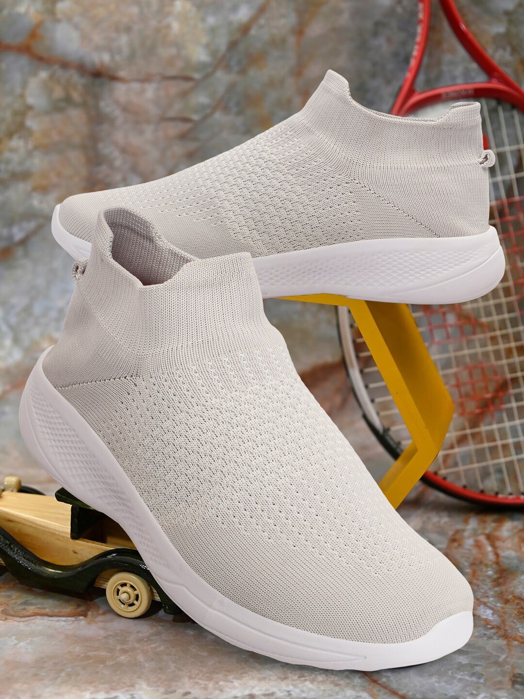 

HRX by Hrithik Roshan Men Grey Textile Walking Shoes