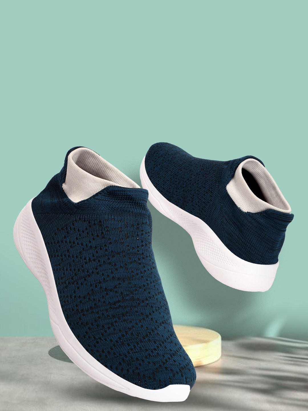 

HRX by Hrithik Roshan Men Teal Textile Mid-Top Walking Shoes