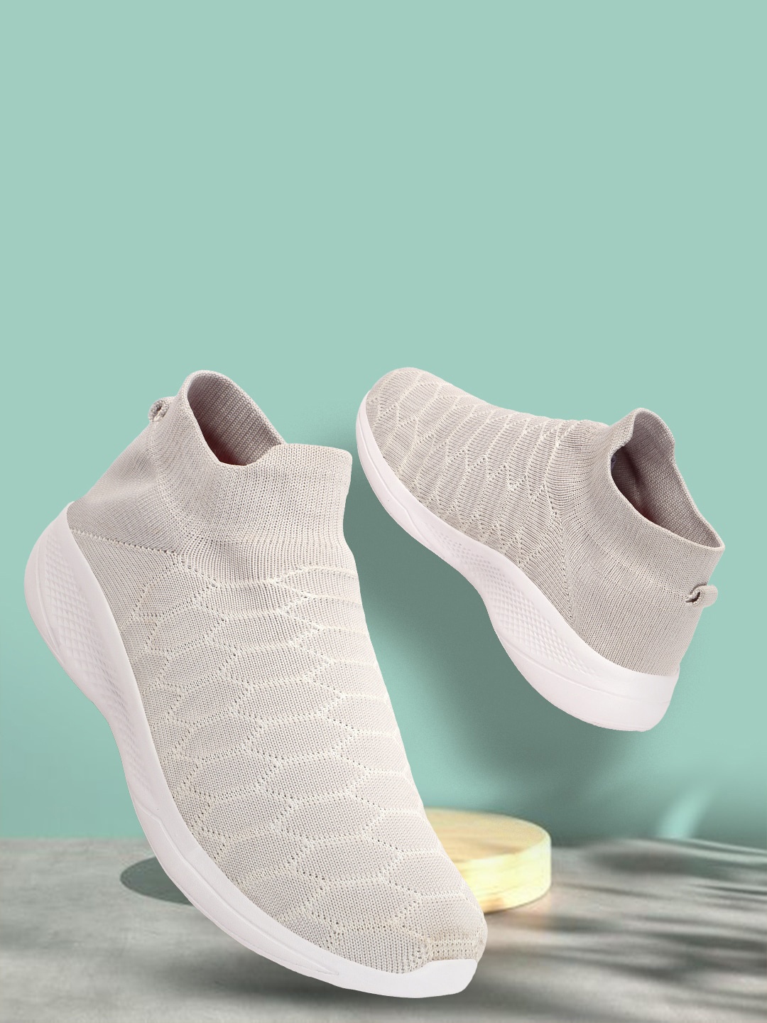 

HRX by Hrithik Roshan Men Grey Textile Running Shoes