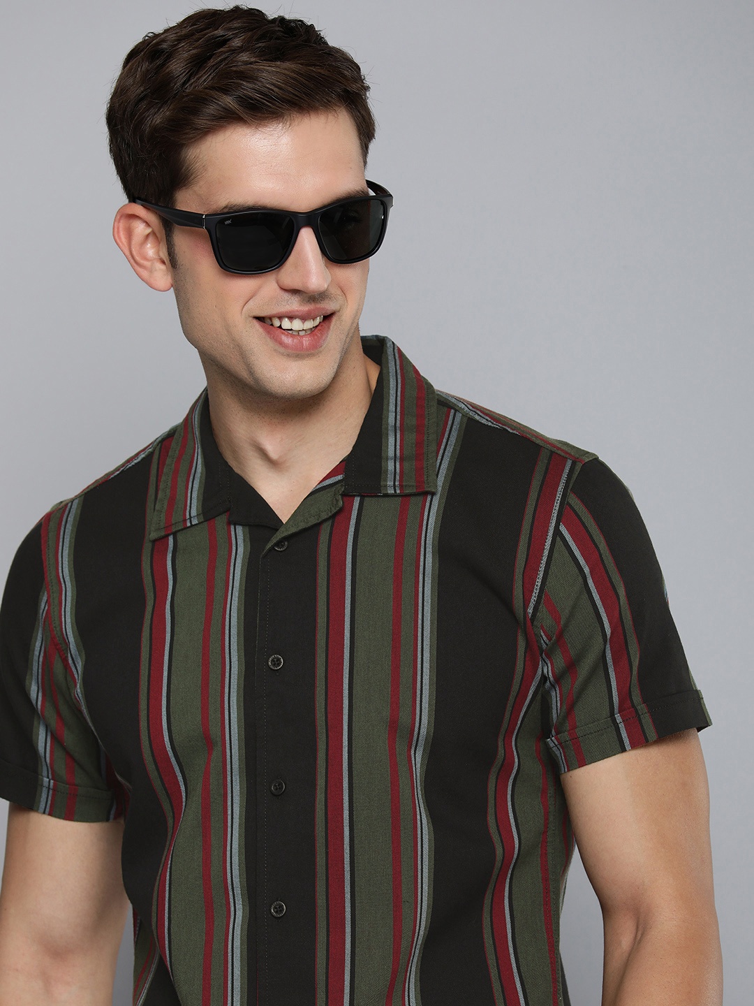 

HERE&NOW Men Slim Fit Multi Stripes Opaque Casual Shirt