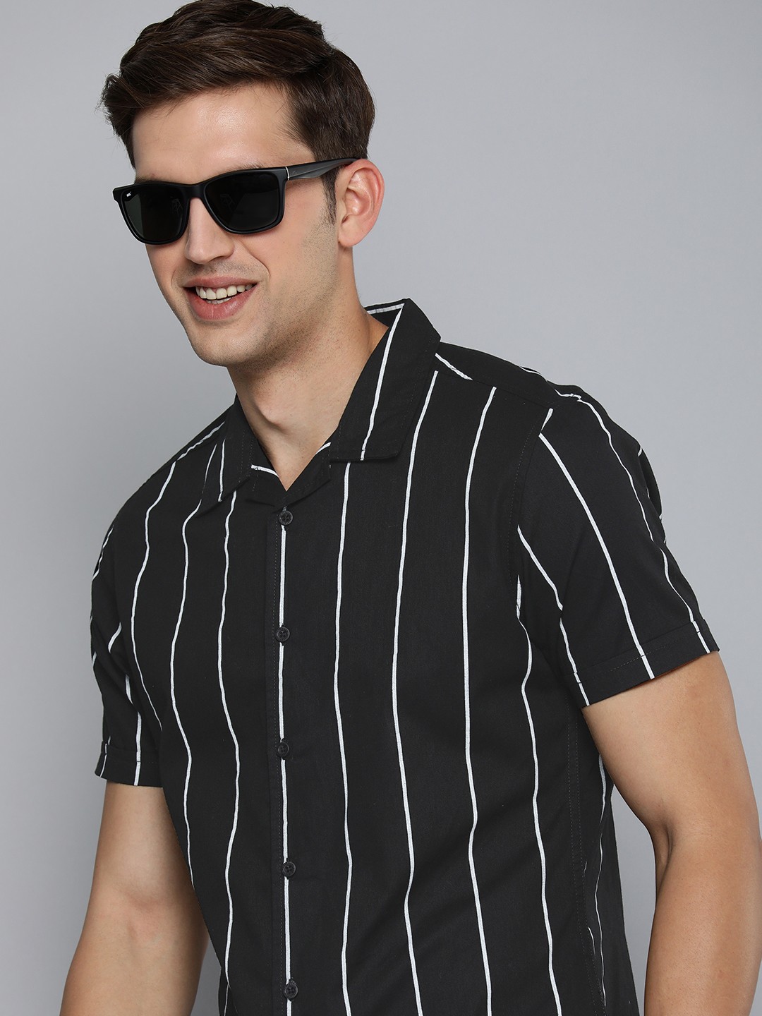 

HERE&NOW Men Slim Fit Opaque Striped Casual Shirt, Black